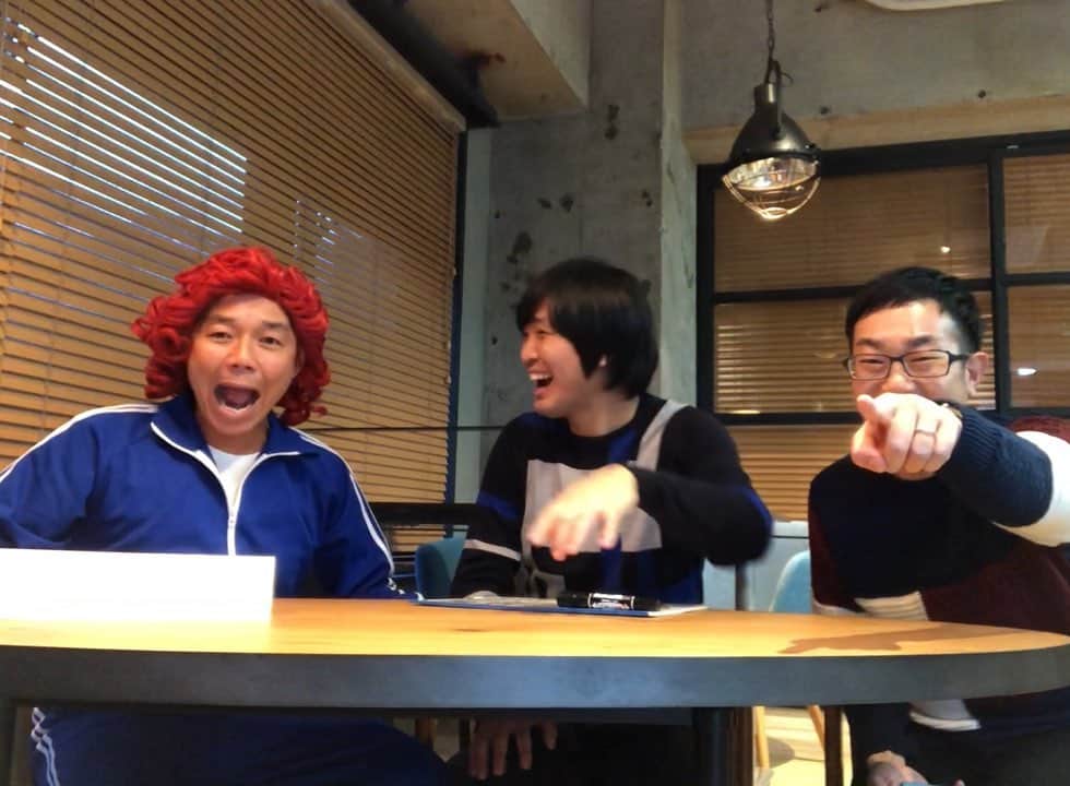 そうすけのインスタグラム：「ドラゴンボール 孫悟空などの声でお馴染み野沢雅子さん  その野沢雅子さんの声モノマネでお馴染みのアイデンティティ  YouTubeに出てもらった そして無謀にもドラゴンボール問題で対決を！  このハゲは中学生の時によく見ていたから、約30年前の記憶を思い出して挑戦 カツラを借りて、野沢雅子さんの声モノマネにも挑戦  是非！  悟空なら 「ぜってぇ〜、見てくれよな！」 #ドラゴンボール #野沢雅子 さん #声モノマネ #孫悟空 #アイデンティティ #YouTube #サブロクチャンネル #太田プロ #先輩後輩 #かめはめ波 #ドラゴンボール問題 #ハゲはカツラを見るとすぐ被りたくなる #そして蒸れてまたハゲる #サブロクそうすけ」