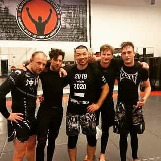 福田力のインスタグラム：「Grappling class at #amsterdamtrainingcenter . It was really fun and great lesson.  Thank you very much @jwumkes 🙏🙏 #omoplata #bicepsslicer #armbar #kneebar #前転でエスケープされた場合のカウンター #まだまだしらないことばかり」