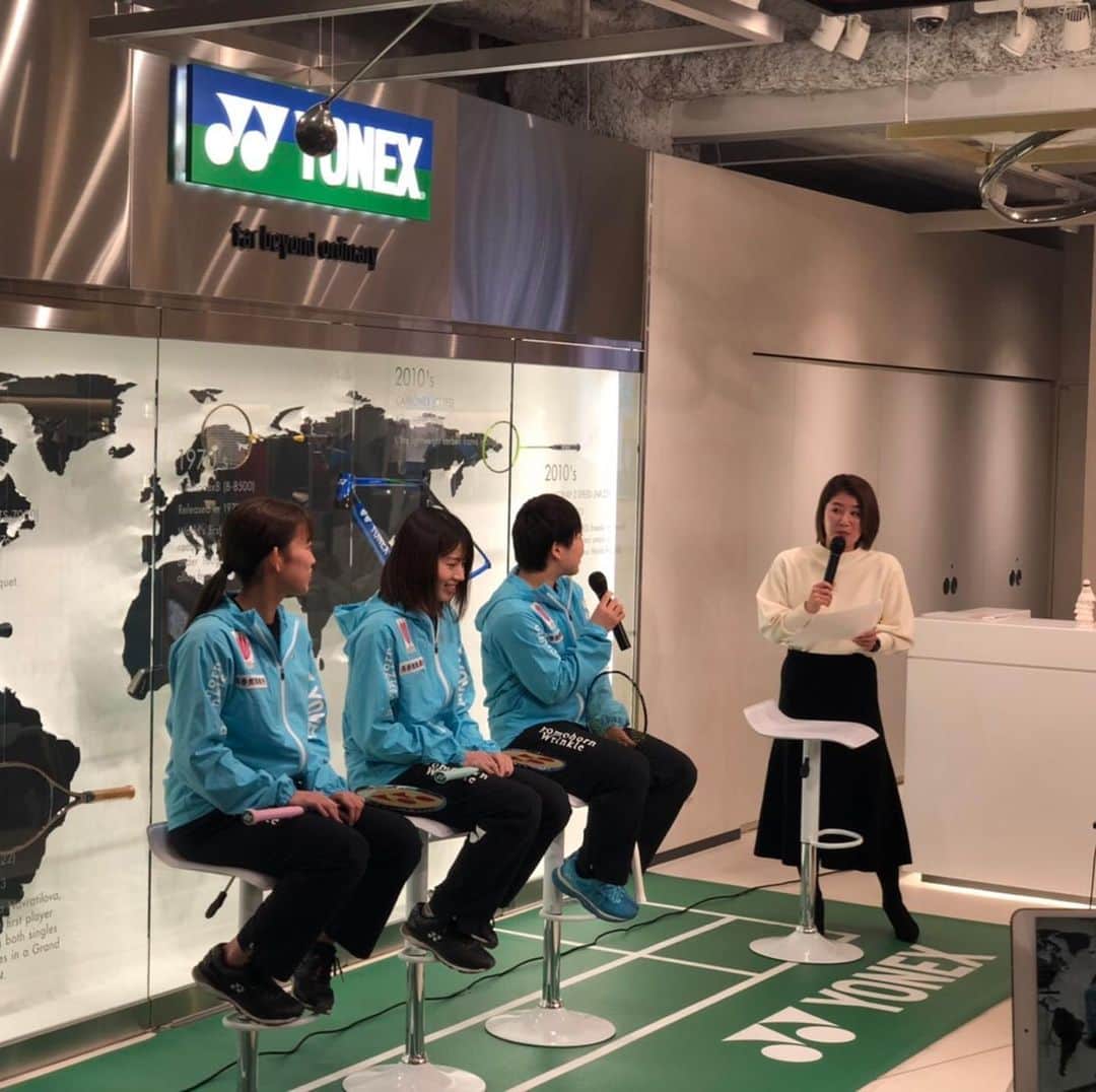 藤井瑞希さんのインスタグラム写真 - (藤井瑞希Instagram)「・ ・ 今日は 山口茜選手 志田千陽選手 松山奈未選手 3名を迎えて、ヨネックスショールームにてトークショーイベントをしました‼️ ・ ・ 初めてのMCということでどうなることやらと思いましたが、3人が一緒と言うことで安心し切って、ファンの皆様と同じく楽しく過ごさせて頂きました🥺😂笑 ・ ・ いつもお世話になっているヨネックス様には貴重な機会を作っていただき感謝しています💕 ・ ・ 平日にもかかわらず来てくださったファンの皆様もありがとうございましたーー❤️ ・ ・ #志田千陽　選手 #松山奈未　選手 #山口茜　選手 #再春館製薬所 #トークショー #yonex #yonexbadminton #tokyoshowroom #yonexshowroom」2月3日 19時52分 - bdmntnfujiimizuki