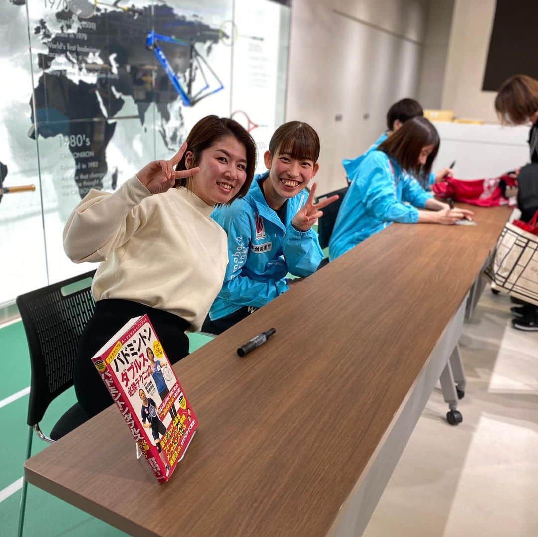 藤井瑞希さんのインスタグラム写真 - (藤井瑞希Instagram)「・ ・ 今日は 山口茜選手 志田千陽選手 松山奈未選手 3名を迎えて、ヨネックスショールームにてトークショーイベントをしました‼️ ・ ・ 初めてのMCということでどうなることやらと思いましたが、3人が一緒と言うことで安心し切って、ファンの皆様と同じく楽しく過ごさせて頂きました🥺😂笑 ・ ・ いつもお世話になっているヨネックス様には貴重な機会を作っていただき感謝しています💕 ・ ・ 平日にもかかわらず来てくださったファンの皆様もありがとうございましたーー❤️ ・ ・ #志田千陽　選手 #松山奈未　選手 #山口茜　選手 #再春館製薬所 #トークショー #yonex #yonexbadminton #tokyoshowroom #yonexshowroom」2月3日 19時52分 - bdmntnfujiimizuki