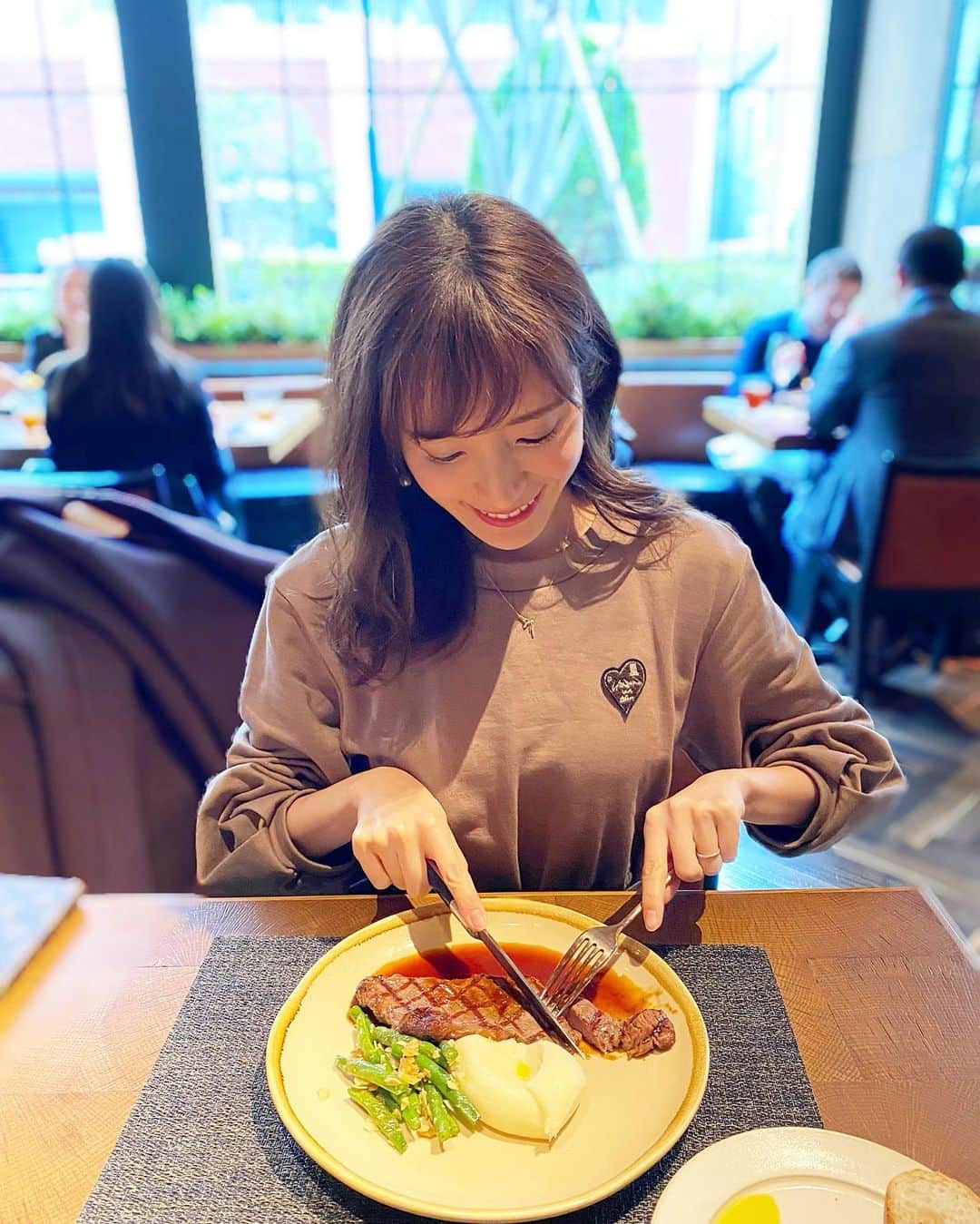 小林真由さんのインスタグラム写真 - (小林真由Instagram)「⋆﻿ ⋆﻿ 節分の日。﻿ 豆まきして大人用と子供用に恵方巻を作りました👹🥢﻿ 来年は一緒に巻けるかな..👶🏼💓﻿ ﻿ ﻿ @qpu_kogao 表参道で小顔ケアをして頂いて﻿ 頭から顔周りまでスッキリ。 即行シュッとした気がします🥺﻿ うれし〜 凝りもほぐれて気持ちよかった🍒﻿ ﻿ #節分 #豆まき #恵方巻 #小顔サロン #表参道 #キュープ #カフェ #ランチ #クリスタ #lunch #qpu」2月3日 19時46分 - mayukobayashii