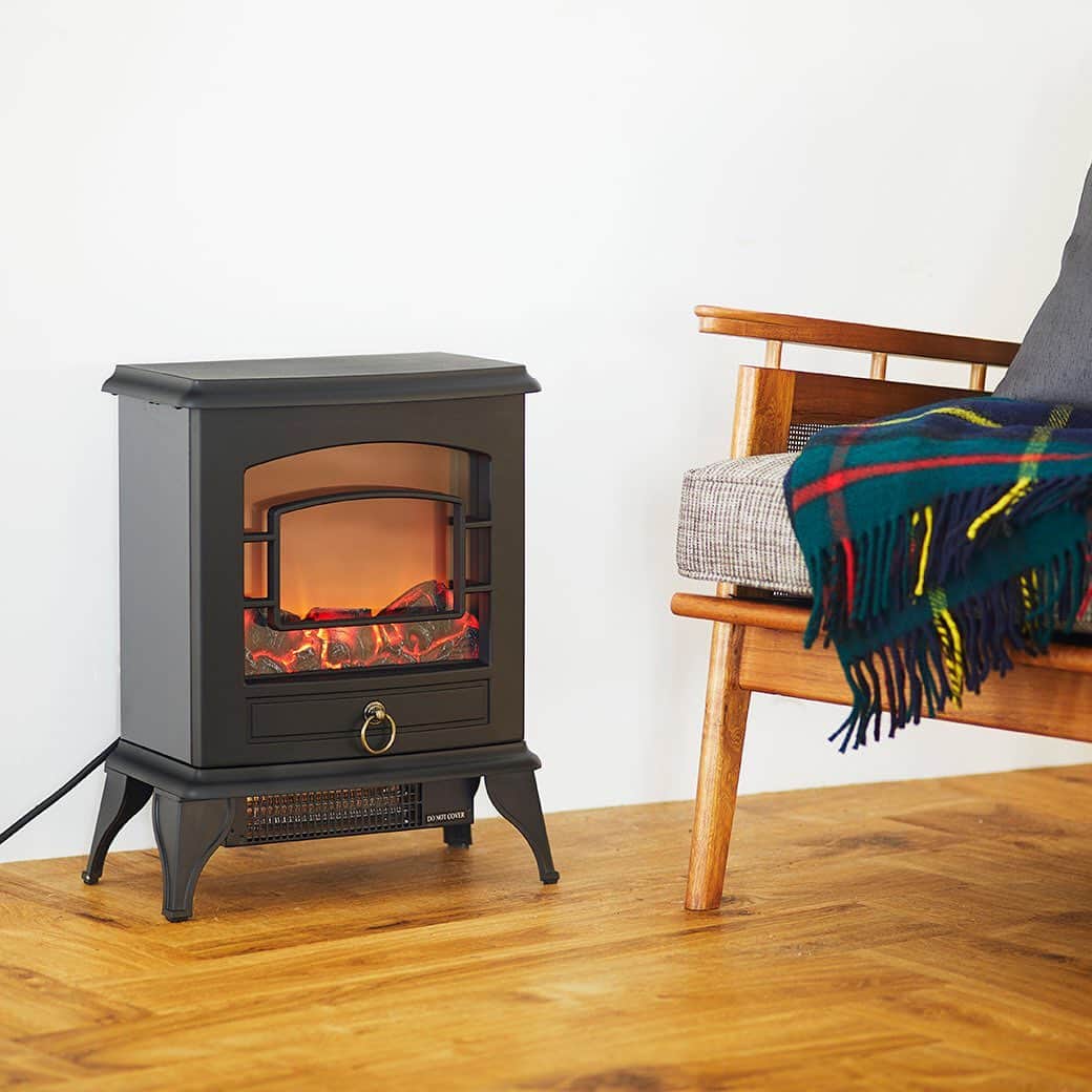 LOHACO（ロハコ）さんのインスタグラム写真 - (LOHACO（ロハコ）Instagram)「＼📢冬物家電クリアランスセール開催中❗／ ﻿ まだまだ肌寒い日が続きますね❄️そんな時に大活躍する冬物家電がお買い得価格になりました😍 ﻿ ﻿ ゆらめく炎がまるで本物の暖炉のような雰囲気を演出する電気式の暖炉型ヒーターや、アラジンをモチーフにしたデザインの可愛らしい小さめのサイズのガスストーブなどが対象です♥️ ﻿ ﻿ その他、トイレや洗面所にも使えるミニサイズのセラミックヒーターや電気ストーブ、お子さまの勉強時などで活躍するパネルヒーターなど、ご家庭にプラスワンとなるアイテムもご用意✨ ﻿ ﻿ また、花粉の季節にも使える加湿空気清浄機や、ハイブリッド式加湿器☘️、洗える電気毛布、カーペットなど🔌 ﻿ ﻿ いろいろな家電アイテムがありますので、ぜひチェックしてみてくださいね✨ ﻿ ﻿ 在庫限りの商品もありますので、お買い求めはお早めに💦 ﻿ ﻿ ＿＿＿＿＿＿＿＿＿＿＿＿＿＿ ﻿ ﻿ ▼Instagramで紹介した写真の詳細は﻿ プロフィール @lohaco.jp から♪ ﻿ ﻿ ▼商品のURLはこちら﻿ https://685.jp/36J2ysJ ﻿ ＿＿＿＿＿＿＿＿＿＿＿＿＿＿＿ ﻿ ﻿ #クリアランスセール #家電 #アラジン #aladdin #暖房 #電気毛布 #ストーブ #ヒーター #加湿器 #加湿空気清浄機 #ハイブリッド加湿器 #乾燥 #乾燥対策 #セルフケア #在庫限り #暮らし #くらし #なんでもロハコ #ロハコ #LOHACO #lohacobyaskul #askul #アスクル」2月3日 20時08分 - lohaco.jp