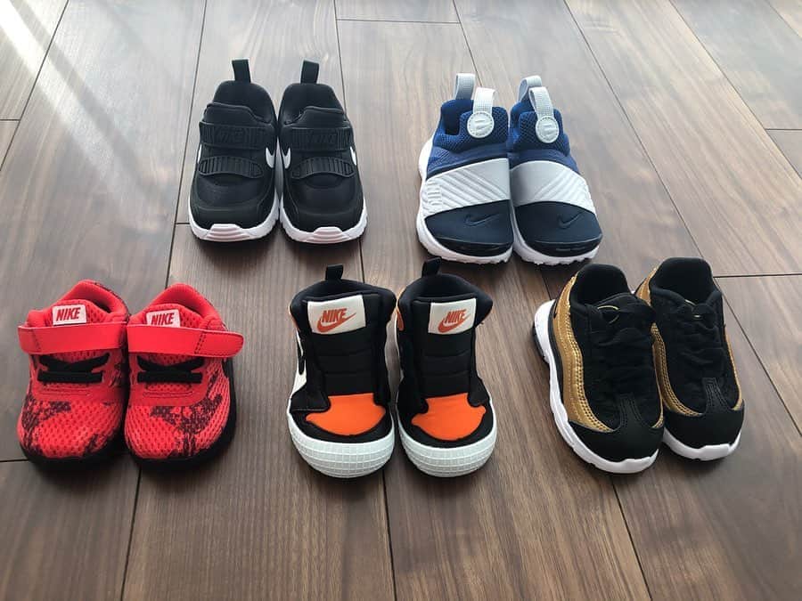 太田宏介のインスタグラム：「『NIKEの子供靴』 息子のファーストシューズはどれにしようかな〜？ どれも可愛いから悩む🥰 #nike  #nikekids  #👶🏻 #もうすぐ7ヶ月」