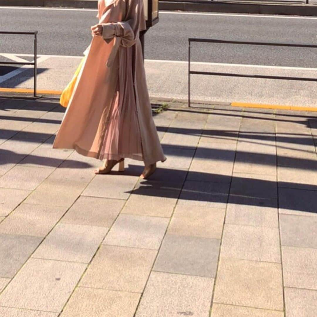 辻直子さんのインスタグラム写真 - (辻直子Instagram)「#omotesando#14:00#pink#dress#salmonpink#coat#mauvepink#snidel#spring #北風とピンク🍑  いい年が始まりますように🌈」2月3日 20時06分 - naoko.ts