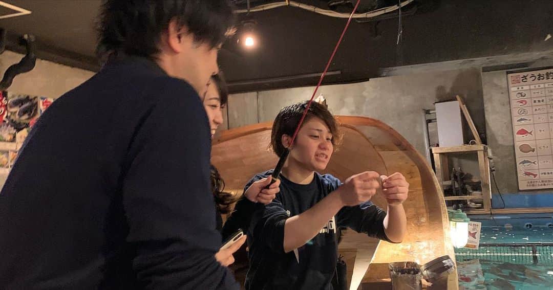 中川愛海さんのインスタグラム写真 - (中川愛海Instagram)「舞台見た後は昼から目黒飲み！目黒は昼から空いてる店たくさん！ 初めてざうおに行きました！ 釣り楽しかったー ただ釣れた魚は買わなきゃだから釣れすぎ注意！笑 鯛を2匹も釣り大誤算w また行きたい！ @ami_nakagawa_  @ami_nakagawa_amyuran  #中川愛海 #一日一回カンパイ #ざうお  @zauo_meguro」2月3日 20時22分 - ami_nakagawa_