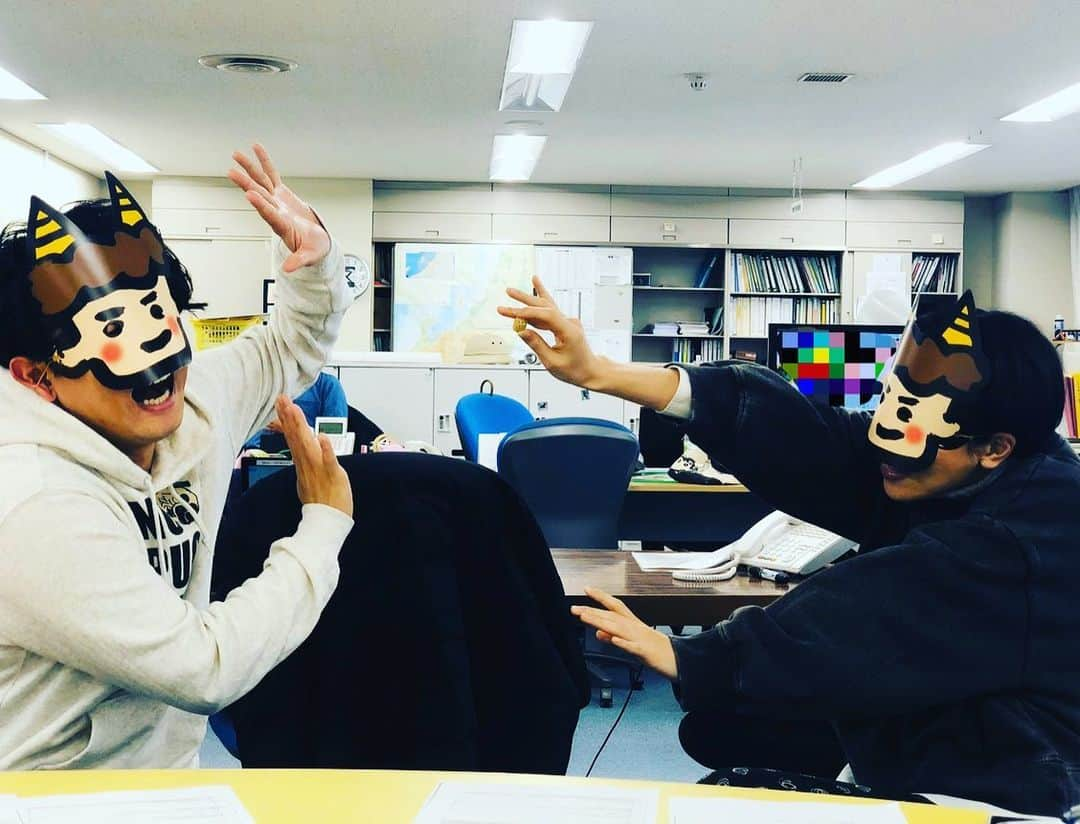 工藤淳之介さんのインスタグラム写真 - (工藤淳之介Instagram)「節分いかがお過ごしですか🙂  #新潟 #3時のカルテット #節分 #節分の日  #豆まき #大豆 #落花生 #鬼 #お面 #鬼は外 #福は内  #恵方巻 #海鮮太巻  #西南西 #無言  #笹川美和　さん #イケメン四銃士  #bsn #アナウンサー #落花生とまらん  #工藤淳之介」2月3日 20時24分 - kudojun_nosuke_bsn