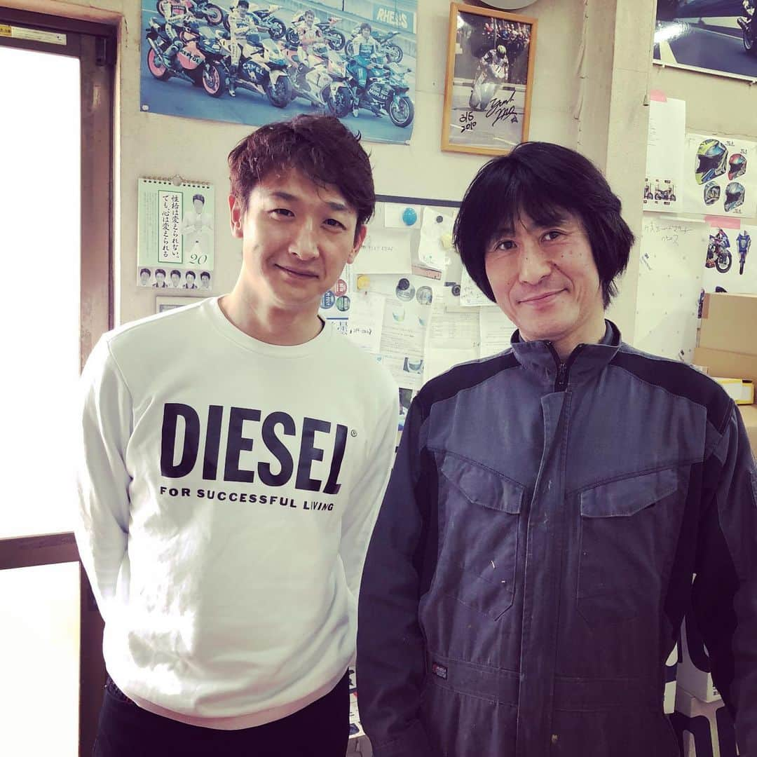 井出有治さんのインスタグラム写真 - (井出有治Instagram)「僕の大切なアライヘルメットをペイントしてくれている“YF Design”深澤さんにデザインの打ち合わせも兼ねて挨拶に伺いました。  ラインや塗装の細かさにいつも驚かされます。  #yfdesign #araihelmet #painting」2月3日 20時31分 - yuji_ide_official