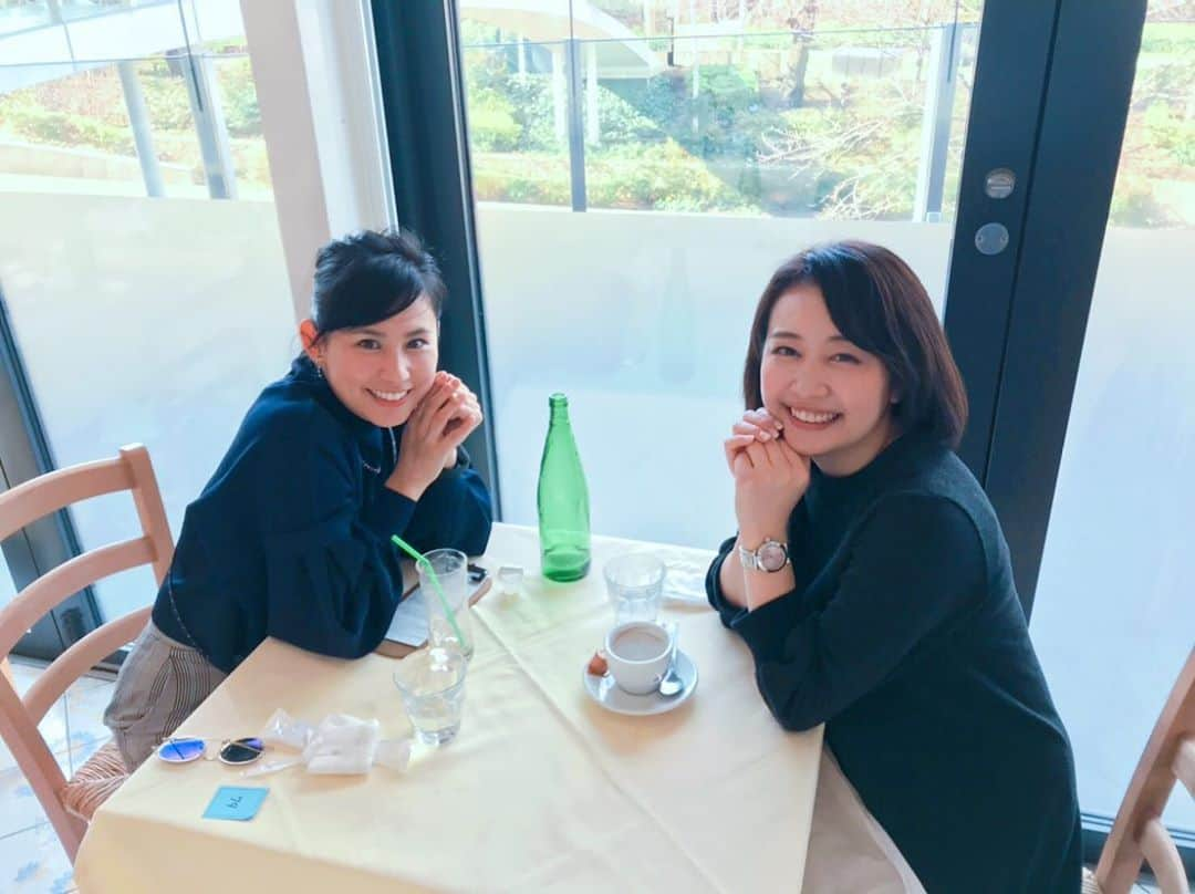 青木佐知さんのインスタグラム写真 - (青木佐知Instagram)「・ 久しぶりーな 同郷、会社の後輩、相内❣️ ランチ行けました😘 最後の最後まで大笑い。 自分がオーダーした、 ストロベリーティーだと思って、 ほうじ茶を飲んでたのは、相内です。 その逆は、この私。笑 どっちかすぐ気付こうよー！ それか、 最後まで気づかないでよー。 飲み干してから気付く、 アホアホな似た者同士でしたとさ🤣 おしまい。 @aiuchi_yuuka_official  ありがとう❣️ #彼氏か！ってほど写真撮ってくれて加工してくれて送りつけてくれました #きゃわいい後輩」2月3日 20時36分 - sachiaoki23