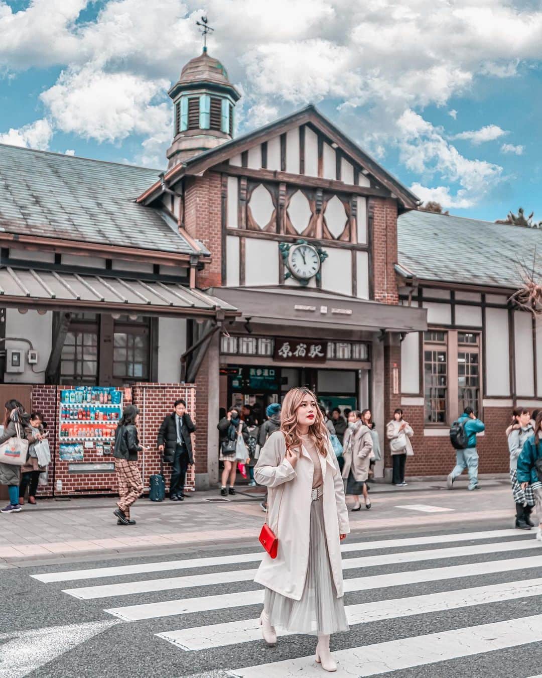 Stella Leeさんのインスタグラム写真 - (Stella LeeInstagram)「The iconic JR Harajuku Station will be rebuilt after the Olympic 2020 although it has been here for almost 100 years. I never thought of it that much but you never know how much you’ll miss it till the day it’s gone from your life, so we still have almost 6 months to enjoy the iconic shape. Take pictures with it while you can!」2月3日 21時02分 - stellalee92