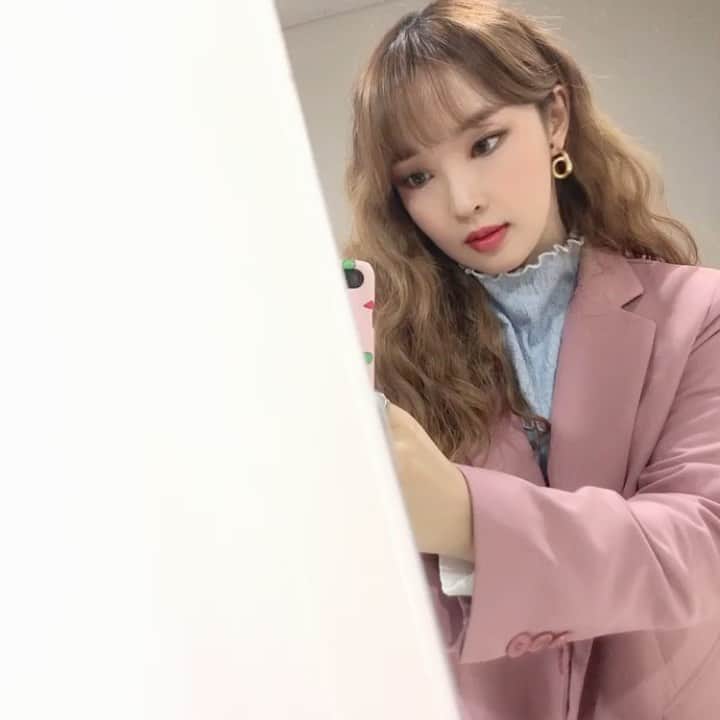 チョン・ジユンのインスタグラム：「오늘 화장 뽝시게 잘먹어따🍑」