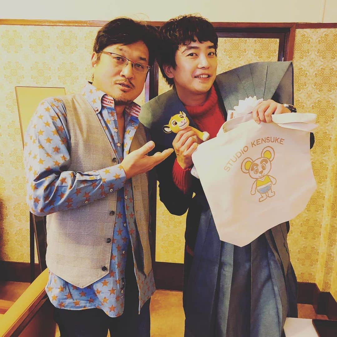 大和田健介さんのインスタグラム写真 - (大和田健介Instagram)「2月3日　#節分　 #テリー伊藤　さん #やくみつる　さん　と。シンバもいます。 #アソビバtoyscafe の住人 #まゆくーまん　と。 #大和田健介　#豆まき　 #アド街ック天国  次回は新横浜です。 🔴🔴🔴🔴 #おもちゃ　#ライオンキング会 🟡🟡🟡🟡🟡 #コレクター  #健康　#食事　　#カフェ　#おもちゃカフェ　#オタク部屋 #biople ‪#アソビバトイズカフェ新横浜‬ ‪#マーベル  @ アソビバ  studio  kensuke TOYS CAFE  #マンダロリアン　 #映画カフェ #アメコミ  #アメコミ好き  #オタク #喫茶店  #おもちゃカフェ　#ディズニー #ディズニーランド　#ディズニーシー　#アソビバ #toys」2月3日 20時57分 - oowada_kensuke