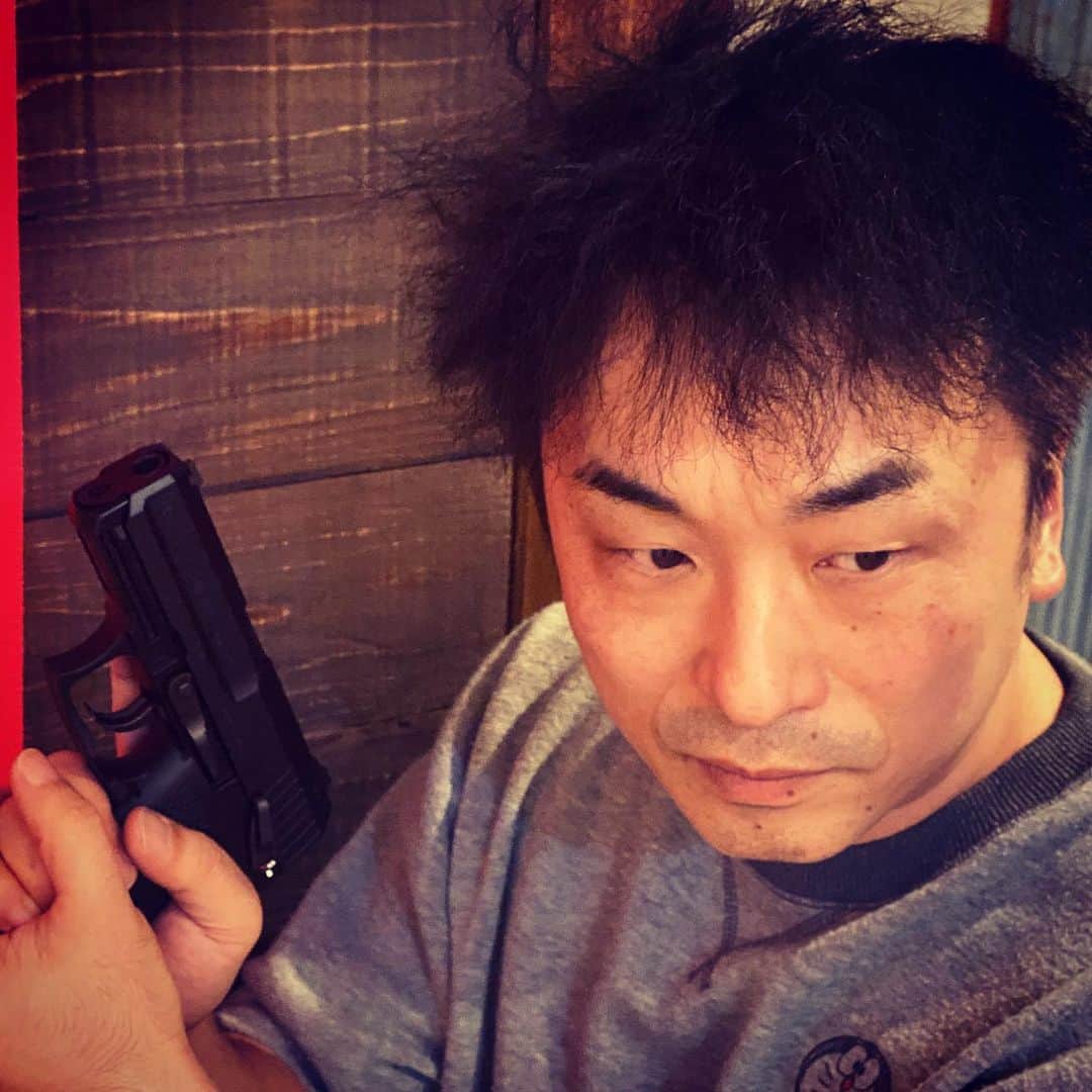 関智一のインスタグラム：「エアガン買っちゃった〜(^^)」
