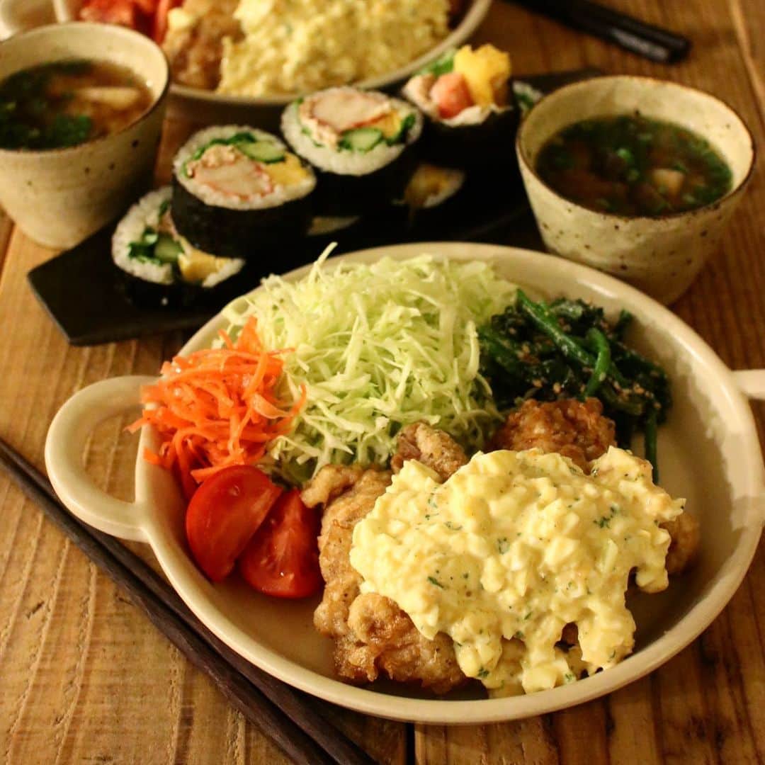 Atsukoさんのインスタグラム写真 - (AtsukoInstagram)「Today's dinner 2020.02.03 ･ ･ サラダ巻き チキン南蛮 ほうれん草胡麻マヨ和え 茄子と揚げの味噌汁 ･ ･ 節分なのでサラダ巻き。 キンパ作る余裕なかった。笑  みんな糖質オフしたい人達なので、1本でも余る😂😂 久しぶりのチキン南蛮。 タルタルたっぷりで美味し❤ ･ ･  #おうちごはん#onthetable#暮らし#dinner#晩御飯#今日の晩御飯#うちの晩ご飯#チキン南蛮#あつ子めし#kurashiru #LIN_stagrammer#おうちごはんlover#IGersJP#フーディーテーブル#マカロニメイト#macaroniブランドアンバサダー#おうちカフェ#おうち和ごはん#クラシル#f52grams#ellegourmet」2月3日 21時09分 - sakuracafe001