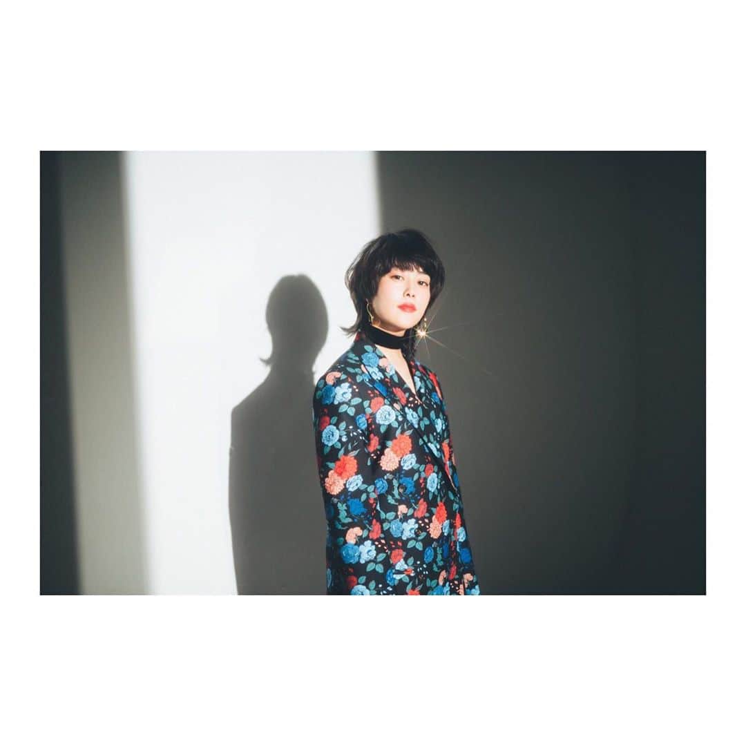 高畑充希さんのインスタグラム写真 - (高畑充希Instagram)「かっちょいいスーツを 着せてもらいました🌹  @with_mag_official」2月3日 21時03分 - mitsuki_takahata
