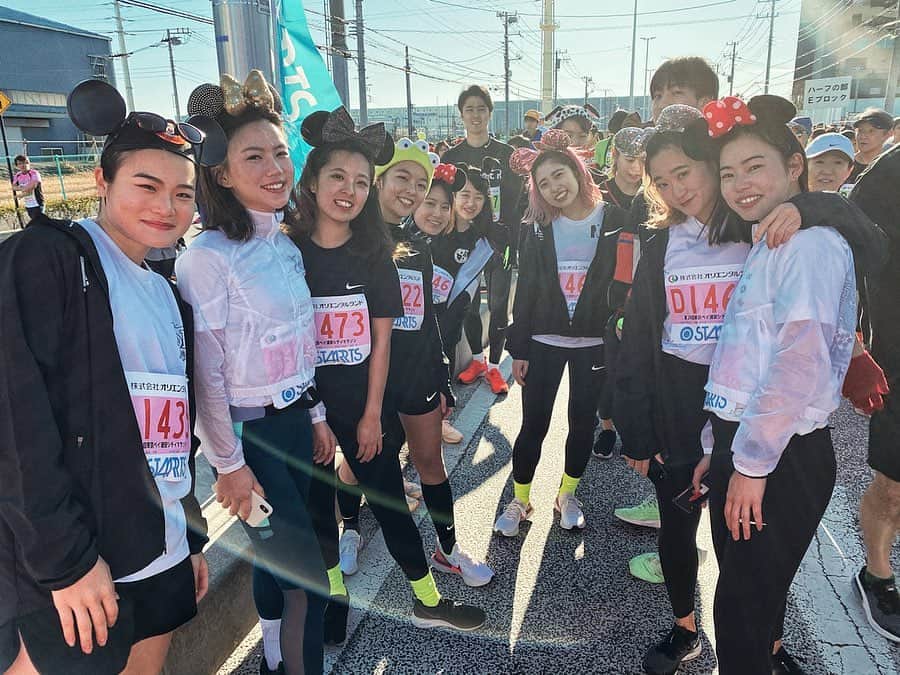 勝俣水稀さんのインスタグラム写真 - (勝俣水稀Instagram)「ㅤㅤㅤㅤㅤㅤㅤㅤㅤㅤㅤㅤㅤ ㅤㅤㅤㅤㅤㅤㅤㅤㅤㅤㅤㅤㅤ #東京ベイ浦安シティマラソン  #ハーフマラソン ランコミュニティのみんなで出走！ ㅤㅤㅤㅤㅤㅤㅤㅤㅤㅤㅤㅤㅤ スカイツリーや富士山も見えて ディズニーの真横を通る最高のコースと、 最高の天気に恵まれて… ㅤㅤㅤㅤㅤㅤㅤㅤㅤㅤㅤㅤㅤ 終始笑顔で応援に応えたり 動画や写真を撮ってファンランしながら、 サブ2で走ることができました🥺 ㅤㅤㅤㅤㅤㅤㅤㅤㅤㅤㅤㅤㅤ 折り返しも多いから、 仲間と声を掛け合うこともできて 本当に楽しい大会でした！ ㅤㅤㅤㅤㅤㅤㅤㅤㅤㅤㅤㅤㅤ また来年も出よう🥰 ㅤㅤㅤㅤㅤㅤㅤㅤㅤㅤㅤㅤㅤ」2月3日 21時08分 - km_zukky