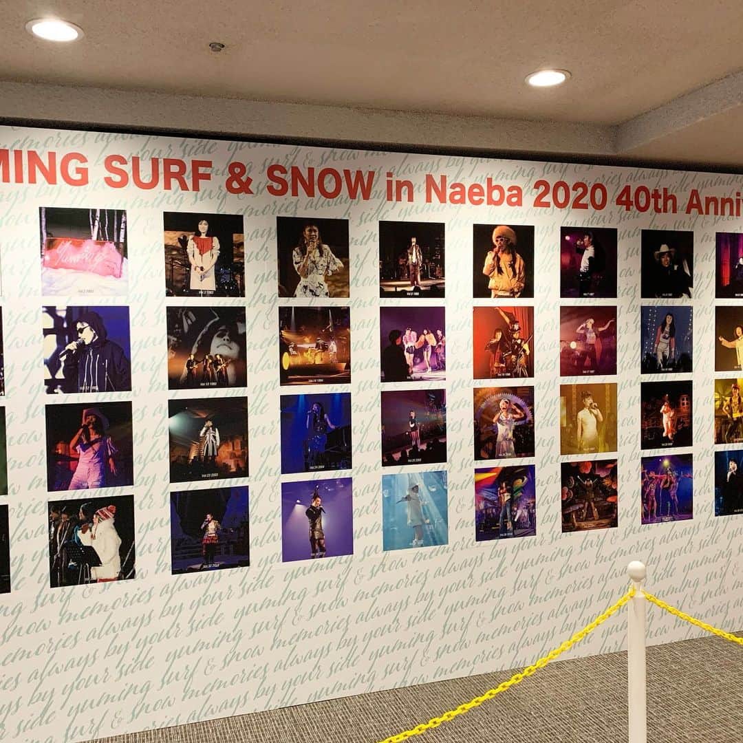 前田典子さんのインスタグラム写真 - (前田典子Instagram)「今年も　 #ユーミン苗場 ⛷ #surf&snow in NAEBA へ @yuming_official  今年で40th🎉 #おめでとうございます🎉 セトリは40thの苗場😆  2月2日の ライブ初日に行ってきました #松任谷由実　様　 #ユーミンの　パワフルなステージ #素晴らしい👏 #合唱　 #泣いたり、笑ったり、懐かしんだり  #希望と勇気をもらえる #苗場はユーミンの聖地 #ユーミン参り🙏 私は今年で苗場6回目  40年前に苗場でライブをしましょう❗️と 発案した澤田さん 当時は大学生で松任谷ご夫婦のお宅によく遊びに行き、ユーミンの手料理を馳走によくなったと言う #エピソード　 #現在は ファミマの社長 ユニクロのフリースをユーミンに着せてユニクロをおしゃれに有名にした方です😊  昨夜はリクエストコーナーで澤田さんが登壇され、卒業写真をリクエストするも自身が熱唱、フルコーラスで😆ユーミンのハモリんあり👏👏👏 #あなたは私の青春そのもの #感動 #ウルっとしちゃいました　😭  #声援をおくる社員😂 その1  #楽しかった❤️ #来年も絶対に行きたし #松任谷正隆　さん　#天才❣️ #ライブ三昧2020」2月3日 21時08分 - maenorichang