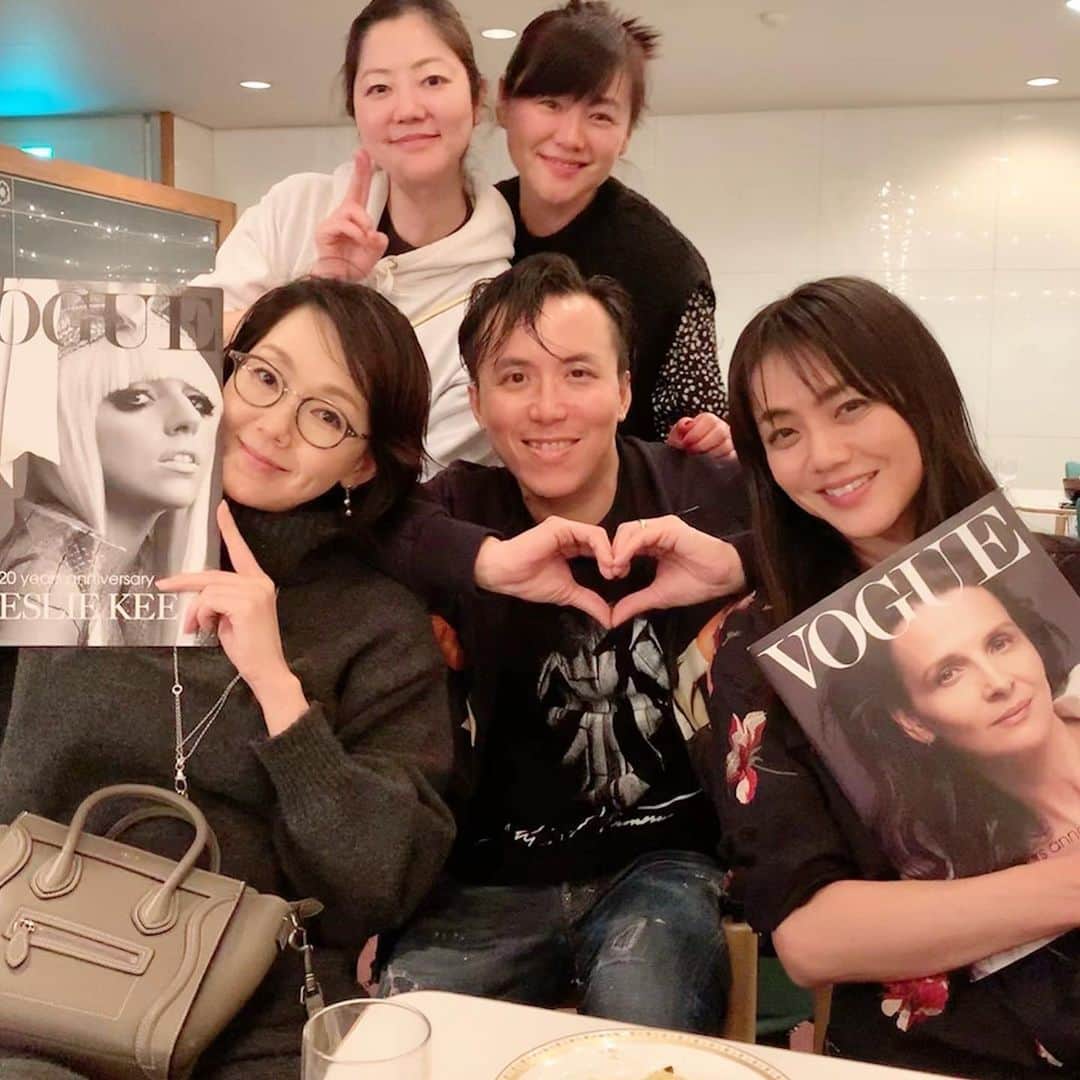 前田典子さんのインスタグラム写真 - (前田典子Instagram)「今年も　 #ユーミン苗場 ⛷ #surf&snow in NAEBA へ @yuming_official  今年で40th🎉 #おめでとうございます🎉 セトリは40thの苗場😆  2月2日の ライブ初日に行ってきました #松任谷由実　様　 #ユーミンの　パワフルなステージ #素晴らしい👏 #合唱　 #泣いたり、笑ったり、懐かしんだり  #希望と勇気をもらえる #苗場はユーミンの聖地 #ユーミン参り🙏 私は今年で苗場6回目  40年前に苗場でライブをしましょう❗️と 発案した澤田さん 当時は大学生で松任谷ご夫婦のお宅によく遊びに行き、ユーミンの手料理を馳走によくなったと言う #エピソード　 #現在は ファミマの社長 ユニクロのフリースをユーミンに着せてユニクロをおしゃれに有名にした方です😊  昨夜はリクエストコーナーで澤田さんが登壇され、卒業写真をリクエストするも自身が熱唱、フルコーラスで😆ユーミンのハモリんあり👏👏👏 #あなたは私の青春そのもの #感動 #ウルっとしちゃいました　😭  #声援をおくる社員😂 その1  #楽しかった❤️ #来年も絶対に行きたし #松任谷正隆　さん　#天才❣️ #ライブ三昧2020」2月3日 21時08分 - maenorichang