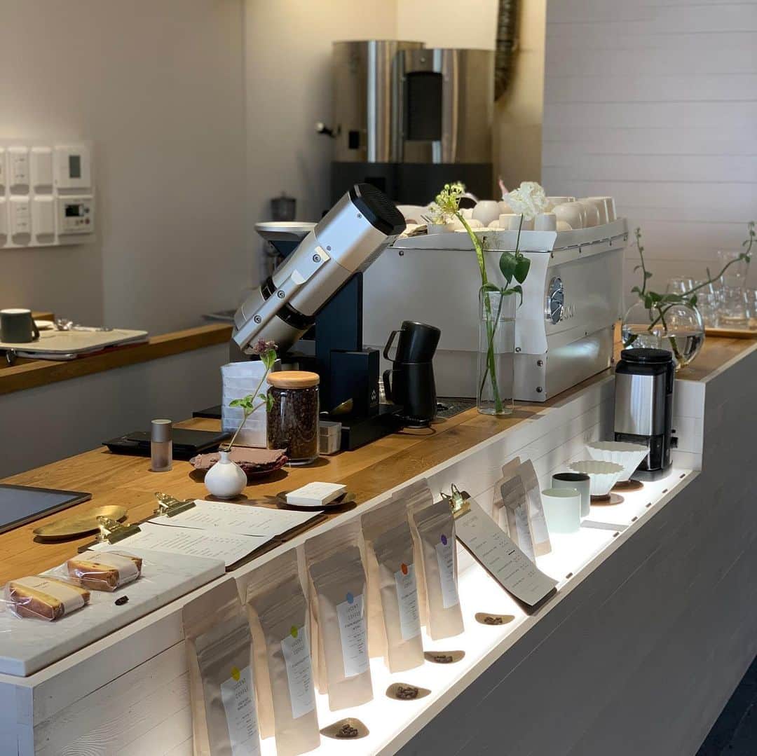 佐藤寿人のインスタグラム：「オフはコーヒー屋巡り☕️ 浅草のfuglenに、蔵前のLUCENT✨ リフレッシュ出来ました😆  #fuglenasakusa #lucentcoffee  #asakusa #kuramae #coffee #次回は #千葉県内で #コーヒー屋巡りを🚘」