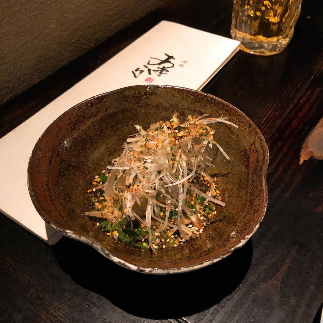 石井脩平さんのインスタグラム写真 - (石井脩平Instagram)「🍲 むちゃくちゃ美味しいもんを食べるのが むちゃくちゃええ事やと聞きました。 運気がケタ違いに良くなるそうです。  先週末、奇跡的に入れまして。 だいぶ遅めの時間やったから。 こんな嬉しいこと無いですわ。  #焼鶏あきら #中目黒 #目黒川沿い #美味しいってこういう事なんやなと思わされる #鶏しゃぶしゃぶ鍋  #料理の写真だけでええのに #わざわざお店分かるように #背景に店名入れ込まんでええねん #分かった #分かったから #あきらで食べてるんは分かったから  #ナシでも撮ってるんかい #何枚写真撮んねん #もうええわ #早よ食べんかい  #ご馳走様でした #色んな方々にお世話になりっぱなしの日々 #感謝の日々 #kanshaandkansha  2/6(木) ◉ CHANGE B ◉ ◇20:45開演 ◇￥1200 ◇ヨシモト∞ドームⅡ ◇ MC：天狗 ◇ｲﾁｷｯﾌﾟﾘﾝ／鈴木ﾗﾗﾊﾞｲ／ｽｶﾁｬﾝ／ますますﾍﾞｲﾍﾞｰ／ﾍﾞﾙ／小森園ひろし／光永／ﾁｬﾝｽ大城／あわよくば／しんじ／ﾁｬﾄﾞ･ﾏﾚｰﾝ／THIS IS ﾊﾟﾝ／ｽﾊﾟｲｸ／ｻﾞ･ﾌﾟﾚｼﾞﾃﾞﾝﾄ／ﾋﾟｽﾄｼﾞｬﾑ／ｵﾘｵﾝﾘｰｸﾞ／ｵﾔｶﾀくん／まっかちん／おかっぺ／ｽｸﾞﾙｾﾝﾁﾒﾝﾀﾙ  2/8(土) ◉ short show！～そのうち流行るかもしれない？ショートネタたくさんやります～ ◉ ◇11:45開演 ◇￥1500 ◇ヨシモト∞ドームⅡ ◇MC：ﾀﾓﾝｽﾞ ◇ﾊﾌﾞｻｰﾋﾞｽ／ＤＨ億／ﾀﾓﾝｽﾞ／夫婦のじかん／すゑひろがりず／ｼﾏｯｼｭﾚｺｰﾄﾞ／佐助／ｼﾞｭｴﾘｰ志織／ｶｹﾞﾔﾏ／ﾈﾙｿﾝｽﾞ／てのりﾀｲｶﾞｰ／ｻﾞ･ﾌﾟﾚｼﾞﾃﾞﾝﾄ／あいすけ／TOKU／ちゃらん婆／ｽｸｰﾙｿﾞｰﾝ／ｽﾊﾟｲｼｰ坊や／ｸﾞﾘﾌｫﾝ國松／ｹﾞﾗｹﾞﾗ星人／ごくいちぶ／新橋亭しょうゆ／ｻﾝﾀﾓﾆｶ／２人のﾄｲﾎﾞｯｸｽ／ｳｷｳｷゆうきっ！／おばあちゃん／鈴木威／ｴﾝﾄﾞｳｺｳｷ／ですよ｡ * * * 2/19(水) ◉ お笑いジェイソンズ～13期の水曜日～ ◉ ◇19:00開演 ◇￥1500 ◇大宮ﾗｸｰﾝよしもと劇場 ◇相席ｽﾀｰﾄ／ｱｲﾛﾝﾍｯﾄﾞ／TEAM BANANA／ﾊﾞﾝﾋﾞｰﾉ／ﾋﾟｽﾀﾁｵ／ﾎﾞｰｲﾌﾚﾝﾄﾞ／ｻﾞ･ﾌﾟﾚｼﾞﾃﾞﾝﾄ／ﾌｨｰﾊﾞｰゆうじろう  2/20(木) ◉ CHANGE B ◉ ◇18:15開演 ◇￥1200 ◇ヨシモト∞ドームⅡ ◇MC：ﾂｰﾅｯｶﾝ ◇ｲﾁｷｯﾌﾟﾘﾝ／ｽｶﾁｬﾝ／ﾌﾞﾛｰﾄﾞｷｬｽﾄ！！／ﾎﾞｰｲﾌﾚﾝﾄﾞ／光永／ﾁｬﾝｽ大城／あわよくば／THE GREATEST HITS／ﾁｬﾄﾞ･ﾏﾚｰﾝ／THIS IS ﾊﾟﾝ／ﾗﾌ･ｺﾝﾄﾛｰﾙ／ｽﾊﾟｲｸ／ｻﾞ･ﾌﾟﾚｼﾞﾃﾞﾝﾄ／ｶｹﾞﾔﾏ／ｵﾘｵﾝﾘｰｸﾞ／とくこ／江戸川ｷｬﾃﾞﾗｯｸ／ｽｸﾞﾙｾﾝﾁﾒﾝﾀﾙ * * * #結局告知するんかい #置きチケ可 #zehiandzehi」2月3日 21時09分 - presidentchan141