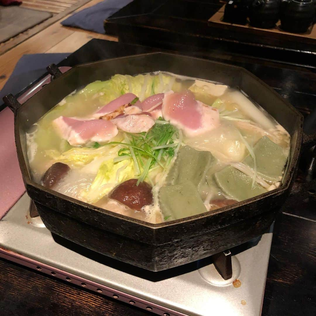 石井脩平さんのインスタグラム写真 - (石井脩平Instagram)「🍲 むちゃくちゃ美味しいもんを食べるのが むちゃくちゃええ事やと聞きました。 運気がケタ違いに良くなるそうです。  先週末、奇跡的に入れまして。 だいぶ遅めの時間やったから。 こんな嬉しいこと無いですわ。  #焼鶏あきら #中目黒 #目黒川沿い #美味しいってこういう事なんやなと思わされる #鶏しゃぶしゃぶ鍋  #料理の写真だけでええのに #わざわざお店分かるように #背景に店名入れ込まんでええねん #分かった #分かったから #あきらで食べてるんは分かったから  #ナシでも撮ってるんかい #何枚写真撮んねん #もうええわ #早よ食べんかい  #ご馳走様でした #色んな方々にお世話になりっぱなしの日々 #感謝の日々 #kanshaandkansha  2/6(木) ◉ CHANGE B ◉ ◇20:45開演 ◇￥1200 ◇ヨシモト∞ドームⅡ ◇ MC：天狗 ◇ｲﾁｷｯﾌﾟﾘﾝ／鈴木ﾗﾗﾊﾞｲ／ｽｶﾁｬﾝ／ますますﾍﾞｲﾍﾞｰ／ﾍﾞﾙ／小森園ひろし／光永／ﾁｬﾝｽ大城／あわよくば／しんじ／ﾁｬﾄﾞ･ﾏﾚｰﾝ／THIS IS ﾊﾟﾝ／ｽﾊﾟｲｸ／ｻﾞ･ﾌﾟﾚｼﾞﾃﾞﾝﾄ／ﾋﾟｽﾄｼﾞｬﾑ／ｵﾘｵﾝﾘｰｸﾞ／ｵﾔｶﾀくん／まっかちん／おかっぺ／ｽｸﾞﾙｾﾝﾁﾒﾝﾀﾙ  2/8(土) ◉ short show！～そのうち流行るかもしれない？ショートネタたくさんやります～ ◉ ◇11:45開演 ◇￥1500 ◇ヨシモト∞ドームⅡ ◇MC：ﾀﾓﾝｽﾞ ◇ﾊﾌﾞｻｰﾋﾞｽ／ＤＨ億／ﾀﾓﾝｽﾞ／夫婦のじかん／すゑひろがりず／ｼﾏｯｼｭﾚｺｰﾄﾞ／佐助／ｼﾞｭｴﾘｰ志織／ｶｹﾞﾔﾏ／ﾈﾙｿﾝｽﾞ／てのりﾀｲｶﾞｰ／ｻﾞ･ﾌﾟﾚｼﾞﾃﾞﾝﾄ／あいすけ／TOKU／ちゃらん婆／ｽｸｰﾙｿﾞｰﾝ／ｽﾊﾟｲｼｰ坊や／ｸﾞﾘﾌｫﾝ國松／ｹﾞﾗｹﾞﾗ星人／ごくいちぶ／新橋亭しょうゆ／ｻﾝﾀﾓﾆｶ／２人のﾄｲﾎﾞｯｸｽ／ｳｷｳｷゆうきっ！／おばあちゃん／鈴木威／ｴﾝﾄﾞｳｺｳｷ／ですよ｡ * * * 2/19(水) ◉ お笑いジェイソンズ～13期の水曜日～ ◉ ◇19:00開演 ◇￥1500 ◇大宮ﾗｸｰﾝよしもと劇場 ◇相席ｽﾀｰﾄ／ｱｲﾛﾝﾍｯﾄﾞ／TEAM BANANA／ﾊﾞﾝﾋﾞｰﾉ／ﾋﾟｽﾀﾁｵ／ﾎﾞｰｲﾌﾚﾝﾄﾞ／ｻﾞ･ﾌﾟﾚｼﾞﾃﾞﾝﾄ／ﾌｨｰﾊﾞｰゆうじろう  2/20(木) ◉ CHANGE B ◉ ◇18:15開演 ◇￥1200 ◇ヨシモト∞ドームⅡ ◇MC：ﾂｰﾅｯｶﾝ ◇ｲﾁｷｯﾌﾟﾘﾝ／ｽｶﾁｬﾝ／ﾌﾞﾛｰﾄﾞｷｬｽﾄ！！／ﾎﾞｰｲﾌﾚﾝﾄﾞ／光永／ﾁｬﾝｽ大城／あわよくば／THE GREATEST HITS／ﾁｬﾄﾞ･ﾏﾚｰﾝ／THIS IS ﾊﾟﾝ／ﾗﾌ･ｺﾝﾄﾛｰﾙ／ｽﾊﾟｲｸ／ｻﾞ･ﾌﾟﾚｼﾞﾃﾞﾝﾄ／ｶｹﾞﾔﾏ／ｵﾘｵﾝﾘｰｸﾞ／とくこ／江戸川ｷｬﾃﾞﾗｯｸ／ｽｸﾞﾙｾﾝﾁﾒﾝﾀﾙ * * * #結局告知するんかい #置きチケ可 #zehiandzehi」2月3日 21時09分 - presidentchan141