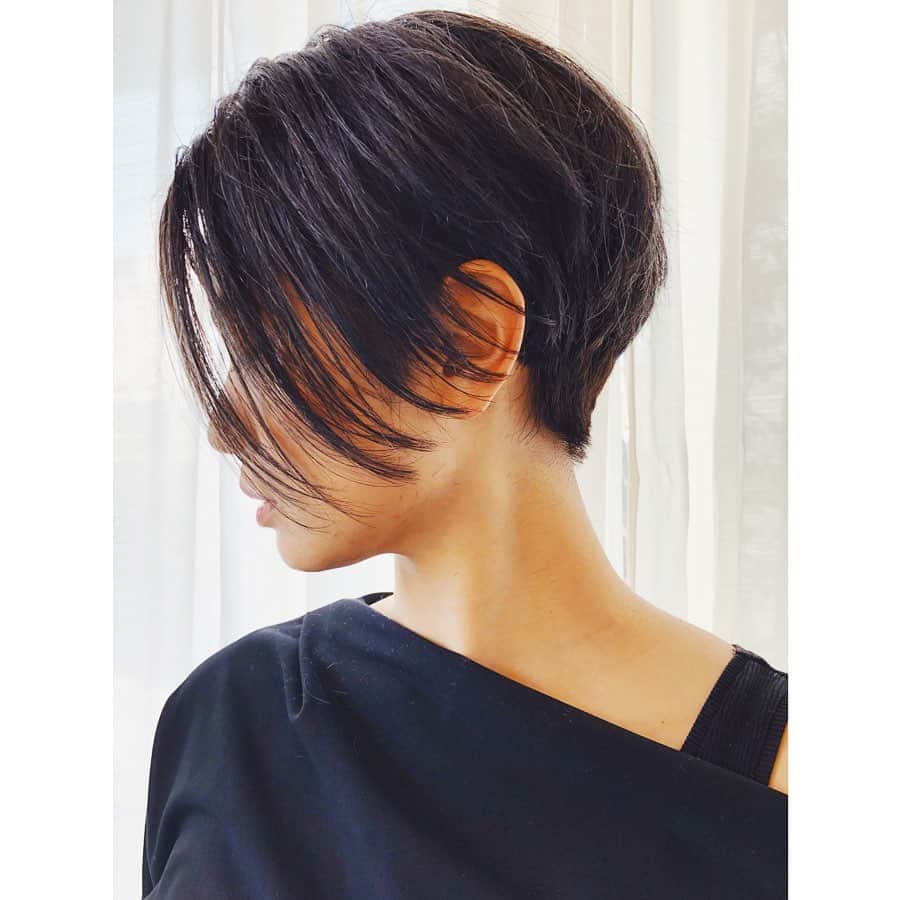 金城優華のインスタグラム：「おフェロショート﻿ ﻿ ﻿ ﻿ #金城優華﻿ ﻿ #15年ぶりのショートヘア﻿ #キナショート﻿ #ショートで色気出せるようにしたい」
