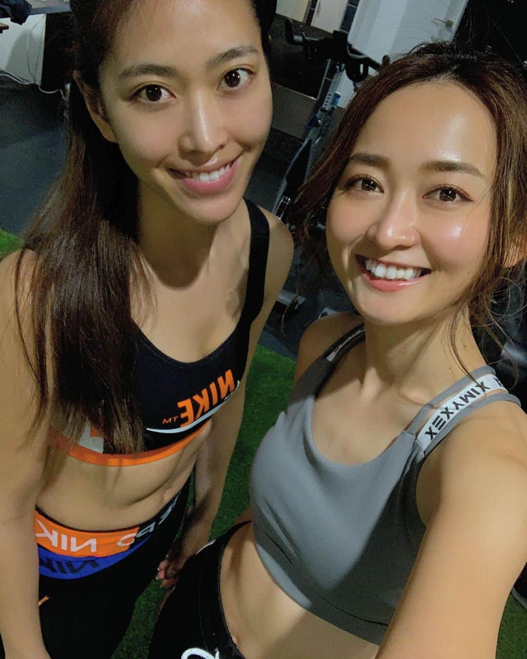 山吹香織さんのインスタグラム写真 - (山吹香織Instagram)「えなちゃんと @funx.fitness トレーニングに行ってきました💪🏾🔥✨ ・ ・ ・ 有酸素運動から筋トレまで…本当にメニューが充実していてすごい。。🏃🏾‍♀️🏋🏽‍♂️ いつくかメニューがあり、30秒やってから、30秒休憩して…😂😂😂笑 ・ ・ ・ 2ラウンド繰り返す🔥 山吹は自分の体力のなさに最後は…バテバテで😂💦 トレーニング動画…全部無様すぎて🤦🏾‍♀️🤦🏾‍♀️🤦🏾‍♀️笑 また動画はアップします🤦🏾‍♀️笑 ・ ・ ・ 三枚目の動画はウォーミングアップね🤚🏾😂笑  トレーナーの @weggy_fitness.jp さんも面白過ぎて🤣✨ ぜひ音ありでご覧下さい🗣笑 トレーニング初心者の方も本当に楽しくできるのでおすすめです☺️💓 ぜひチェックしてみてくださいね(￣∀￣) ・ ・ ・ 本番まで身体絞りがんばりたーーーい🥺✨ ・ ・ ・ #六本木#roppongi #funx #遊びで動きを取り戻せ 🔥 #無様シリーズ　#トレーニング動画 #choiceproteins#gym #ジム #运动#ボディメイク#トレーニングウェア  #筋トレ#ダイエット #健康#美容#筋トレ女子  #ダイエット#ダイエット女子 #山吹これでも一生懸命です　😂 #大輔トレーナー面白すぎて #楽しくトレーニング #ありがとうございました　🙇🏾‍♀️」2月3日 21時28分 - kaori_yamabuki