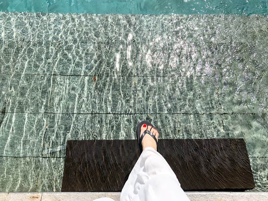 cieltripさんのインスタグラム写真 - (cieltripInstagram)「お部屋のプールが素敵過ぎて、これは引きこもってしまいます😍しかも寝室からプールにダイレクトアクセス！サンセット眺めながら、バタ足運動してました。 ジャグジーが温水なので夜も楽しめて👌 #ホテルプール #バンヤンツリー  #ungasan #banyantree #banyantreebali #banyantreehotel #ラグジュアリーホテル #バリ島旅行 #サンセット #スイートルーム #ホテルステイ #ジャグジー  #オーシャンビュー #女一人旅」2月3日 21時27分 - cieltrip
