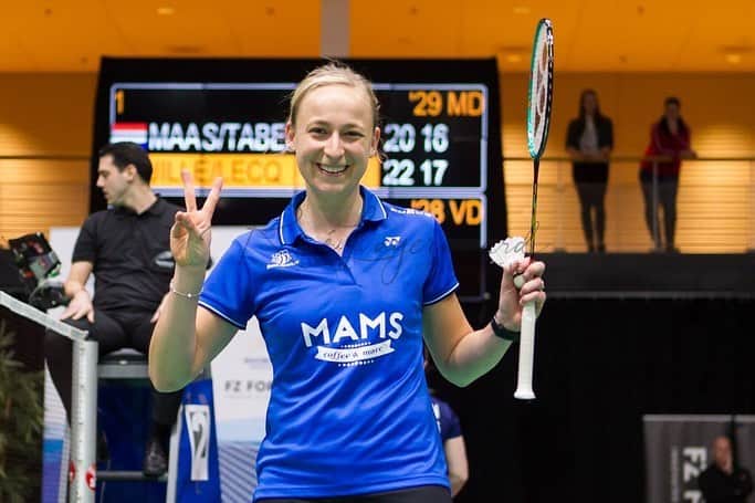 セレーナ・ピークのインスタグラム：「National championships are done and dusted ✅. It’s such a great feeling to add two Dutch Championship titels to the collection, bringing my total to 13 titles. It never gets easier and most of you know that it’s not my favorite tournament of the year to play but I’m really happy to come out on top without dropping a set this weekend. Thanks to everyone for the well wishes and a special thank you goes out to my family and friends for being there and to @mams_coffee @beessport @yonexbenelux and #CumusNL for the support and making sure I could perform at my best this weekend. Currently already on the way to Denmark 🇩🇰 for another club match. Let’s go TSS!! #dutchchampionships2020 📸: @rene.lagerwaard @henk_seppen」