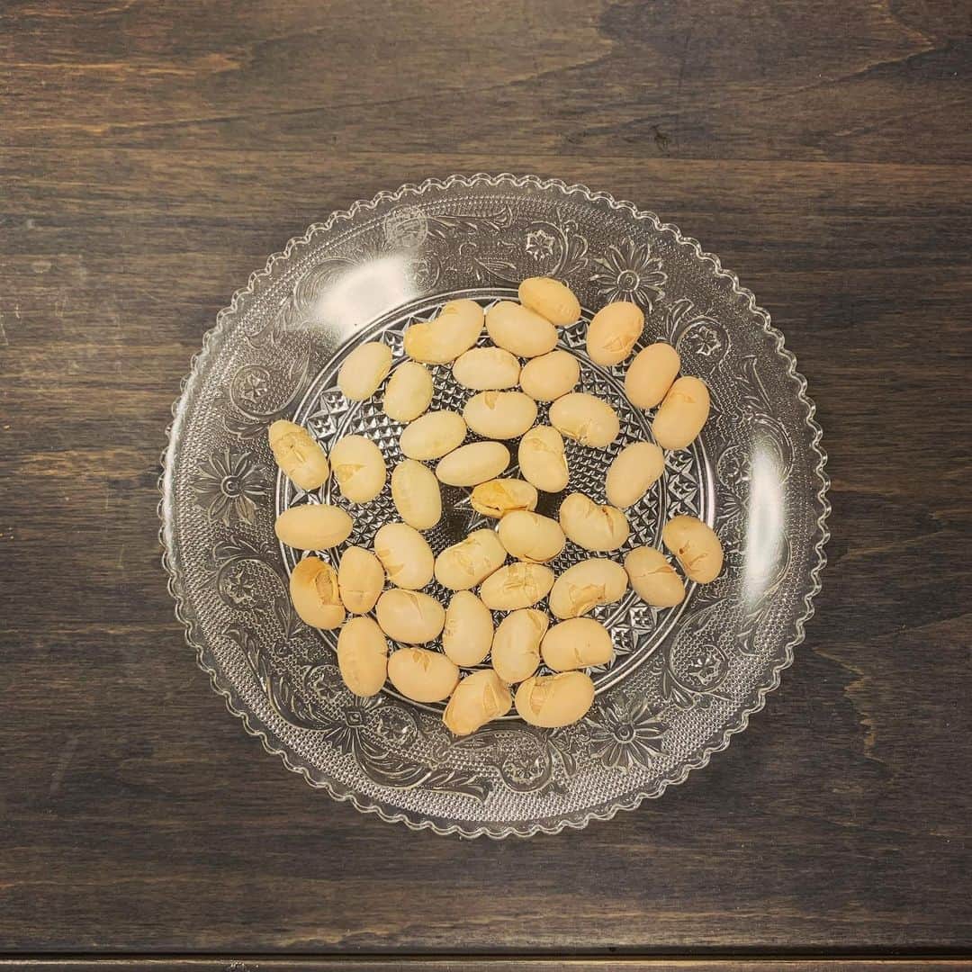 鈴木六夏さんのインスタグラム写真 - (鈴木六夏Instagram)「歳の数の豆。ずいぶん増えてきた。笑。 #節分」2月3日 22時10分 - rikuka.62