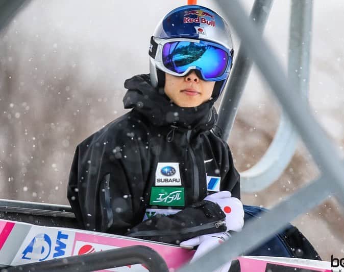 小林陵侑のインスタグラム：「Thank you for a fun weekend #ryoyukobayashi #スキージャンプ　#ワールドカップ #redbull @kimewoodeye #土屋ホーム 📸 @berkutschi」