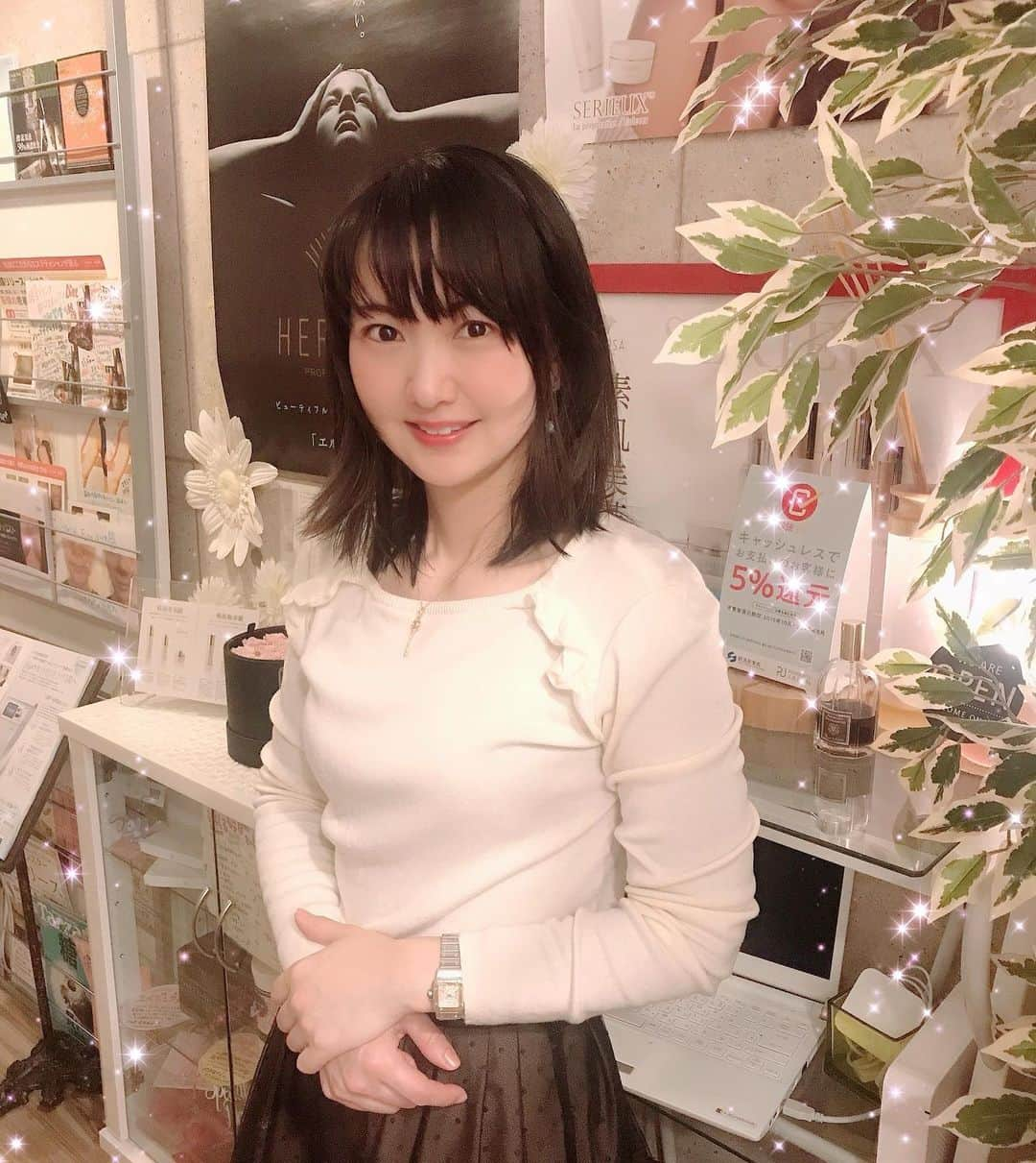 三浦泉さんのインスタグラム写真 - (三浦泉Instagram)「* 美容メンテに 恵比寿にある @salonvary_official  で ハイパーナイフ　という施術していただきました❣️ * *  足が浮腫んでいたので スッキリ❣️😊✨ *  機械はポカポカ温かくて うとうと　リラックス✨ *  また来店したいです💕 *  #水玉リフティング #salonvary #ハイパーナイフ #小顔 #恵比寿エステ #美容 #美活動 #美活  #エステサロン」2月4日 7時56分 - princessizu1201