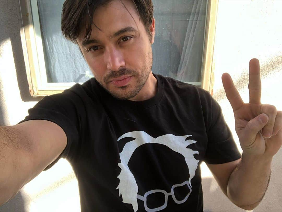 ヤニ・ゲルマンのインスタグラム：「I will fervently support whichever candidate emerges from the Democratic field in order to usher out this heinously corrupt administration. But I have supported @berniesanders since the 2016 primary and am even more energized to do so in this election - I believe his unyielding principles on climate change, healthcare, economic inequality and racial injustice are more urgent and needed than ever before. He has been fighting for these causes for over half a century and I believe he stands the strongest chance of building a wide, grassroots coalition of different groups to build a real and lasting movement for good and change in this country. Good luck to Bernie and all the other candidates tonight - hopefully Iowa marks a sea change for decency and compassion in the fight against this malignant political culture we continue to endure. If you are in Iowa, regardless of which candidate you personally support - I urge you to get out and vote and show the world through our collective numbers that a new dawn is coming @aoc @ilhanmn @officialnaomiklein @rashidatlaib @michaelfmoore @killermike @arianagrande @brothercornelwest @sunrisemvmt @markruffalo #feelthebern #bernie #2020」