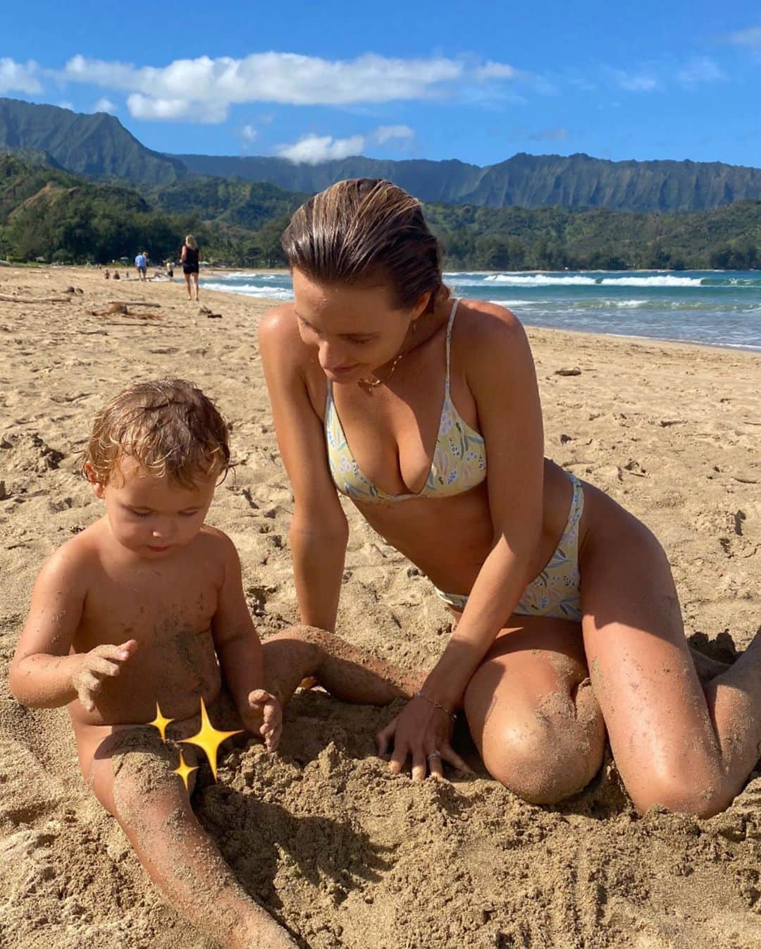 アラナ・ブランチャードのインスタグラム：「Ocean dips with my best friend.」
