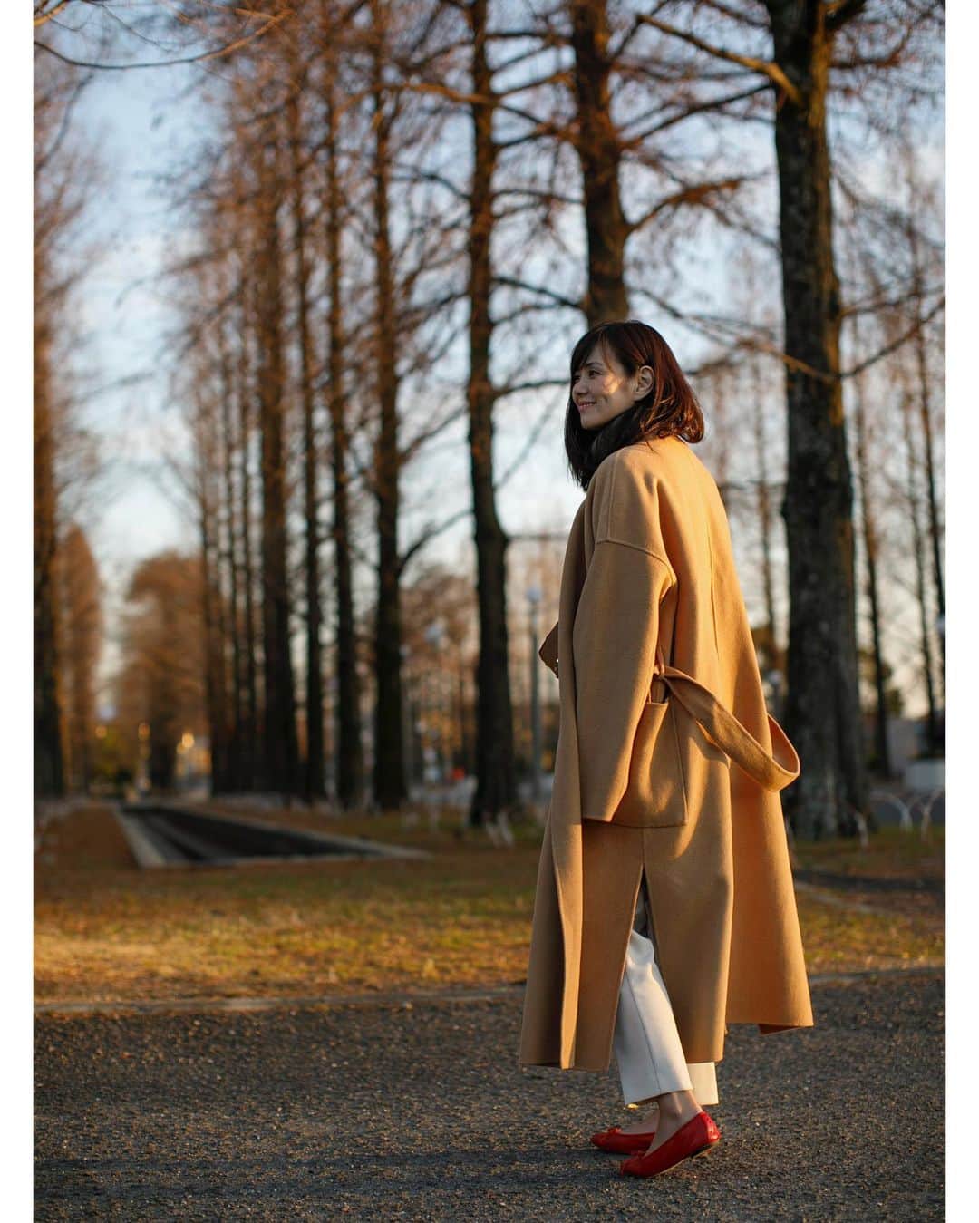田中幸恵さんのインスタグラム写真 - (田中幸恵Instagram)「. . めっちゃ大阪やけど、時間によっては海外みたいな雰囲気で好きな場所✨ . . 今年いちばん着てるであろう、 @hiron953  と型違いのコート。 手持ち服に何にでも合うから👏 . ベージュ×ホワイトにちょこっと赤が好き❤️ . . coat ▶︎ @norc.jp  pants▶︎ @zara  bag▶︎ @zanellato_official  shoes▶︎ @jandmdavidson . #norc  #zara #jandmdavidson  #zanellato  #framework」2月4日 9時05分 - yukie__tanaka