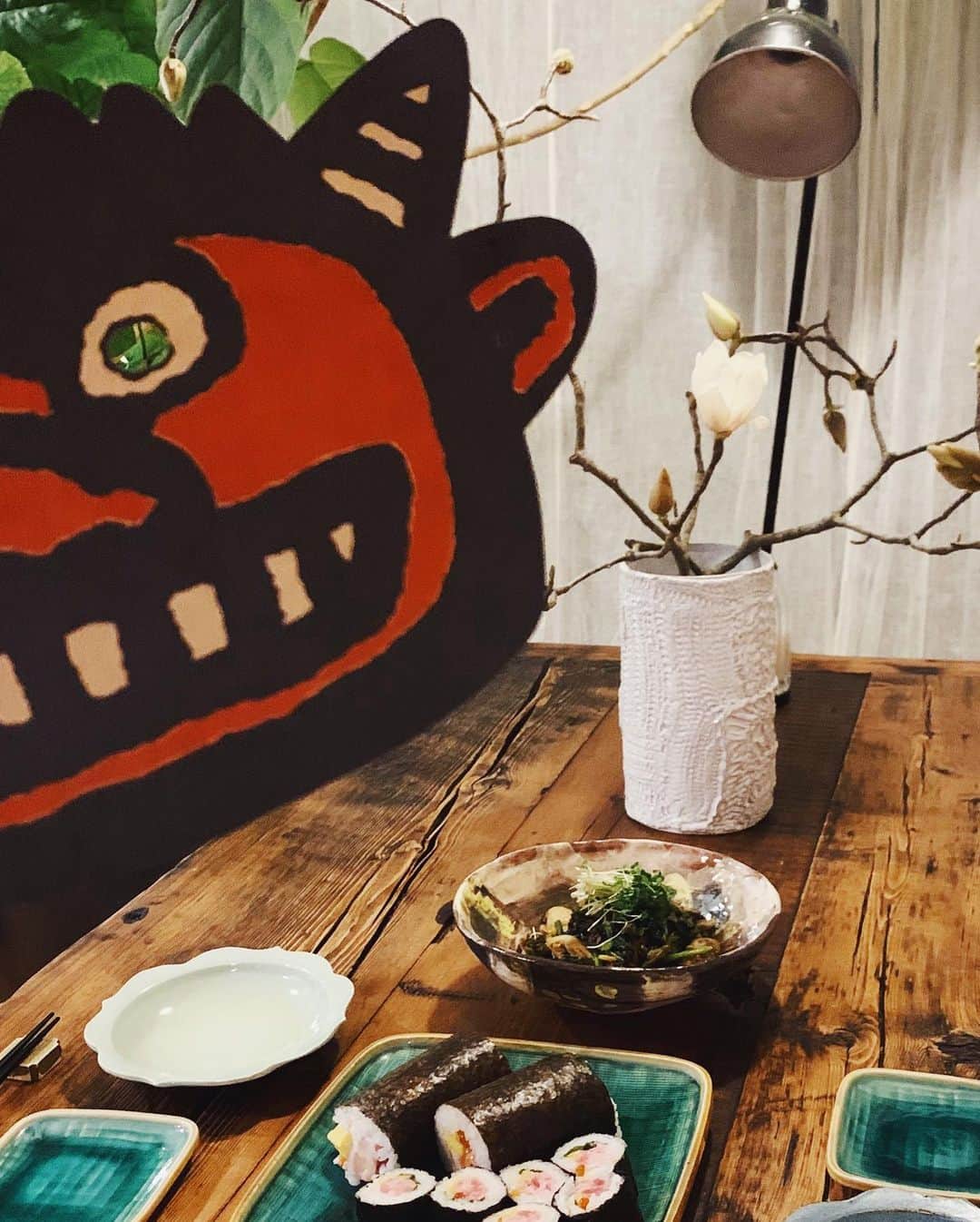 早坂香須子さんのインスタグラム写真 - (早坂香須子Instagram)「昨日は待ちに待った節分👹  豆まきは子供の頃から大好きな家族行事でワクワクしちゃうんです。  東北は恵方巻を食べる習慣は無かったけどね。  そして0時ちょうどの一陽来復。私の周りの活躍されてる経営者の方々がこちらを貼ってることが多く、なんか凄そう…と見ていたこのお札。 昨年、　@keisuke_hirano_ から頂いたのをきっかけにはじめてみたらなんだか気持ちが良いのですよ！  そして今日は立春大吉🌸 みなさま、良い一日を〜  #節分 #立春 #一陽来復」2月4日 9時14分 - kazukovalentine