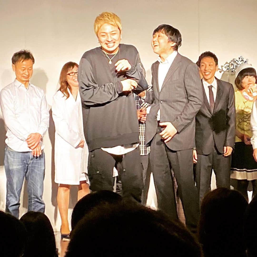 北見寛明さんのインスタグラム写真 - (北見寛明Instagram)「オフィス北野から社名が株式会社TAPに変わり第1回目の #お笑いライブ #今回のライブでは #ネタを3人分3本考え #漫才3本を披露 #お笑い #マジたまらねぇ #今夜は美味しいレモネード飲めそう」2月4日 0時22分 - kitami0625