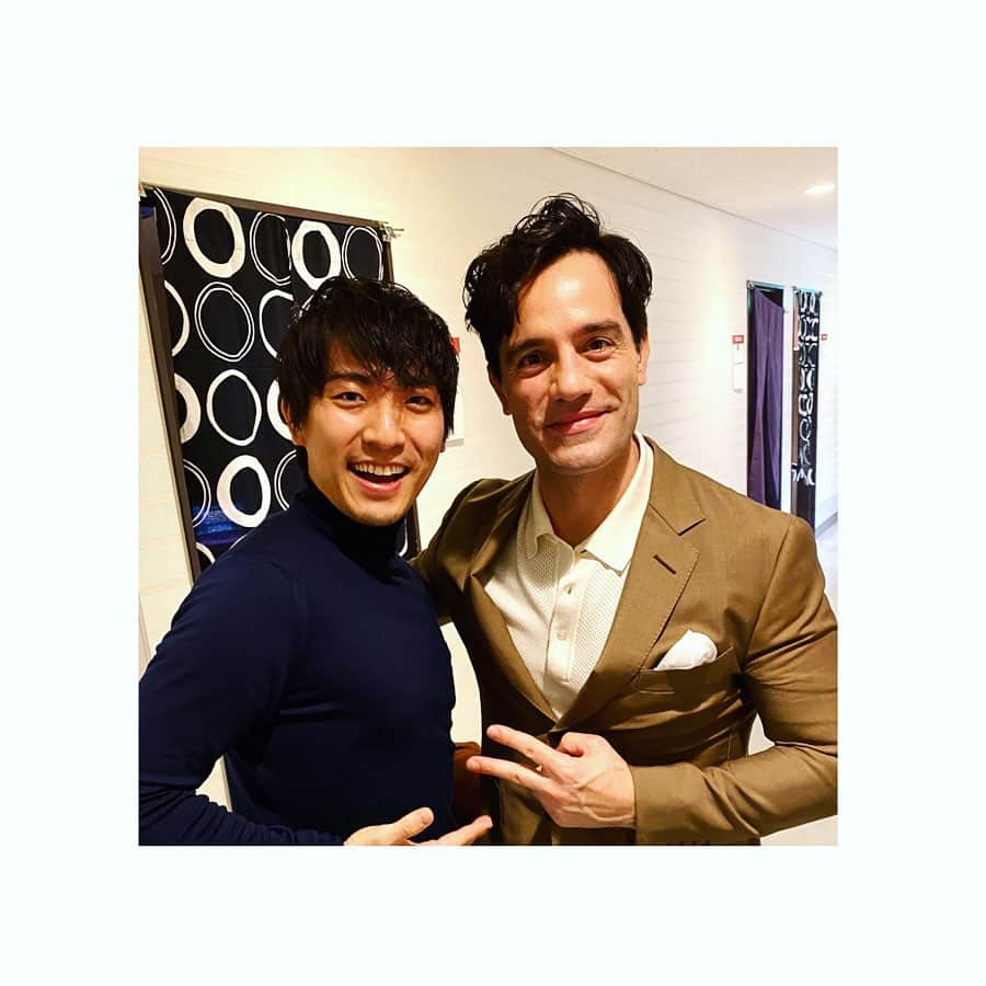 上山竜治さんのインスタグラム写真 - (上山竜治Instagram)「Ramin Thank you for coming  to japan I admire you. Amazing!! よくこの豪華すぎるキャストが集待ったなぁと言う奇跡。制作さんにも拍手を送りたい！ 日本に来てくれてありがとうございます。 世界クラスの歌、半端ない。 佐藤さんのラストのソロも凄まじい迫力でした！ エリザベートでもよろしくお願いします。 キャスト皆様に拍手。  #chess  #japan #raminkarimloo  #佐藤隆紀 #levelvets  #エリザベート　では#フランツ」2月4日 0時19分 - kamiyama_ryuji_0910