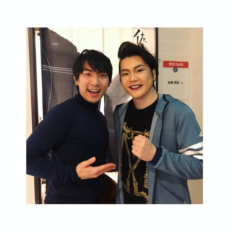 上山竜治さんのインスタグラム写真 - (上山竜治Instagram)「Ramin Thank you for coming  to japan I admire you. Amazing!! よくこの豪華すぎるキャストが集待ったなぁと言う奇跡。制作さんにも拍手を送りたい！ 日本に来てくれてありがとうございます。 世界クラスの歌、半端ない。 佐藤さんのラストのソロも凄まじい迫力でした！ エリザベートでもよろしくお願いします。 キャスト皆様に拍手。  #chess  #japan #raminkarimloo  #佐藤隆紀 #levelvets  #エリザベート　では#フランツ」2月4日 0時19分 - kamiyama_ryuji_0910