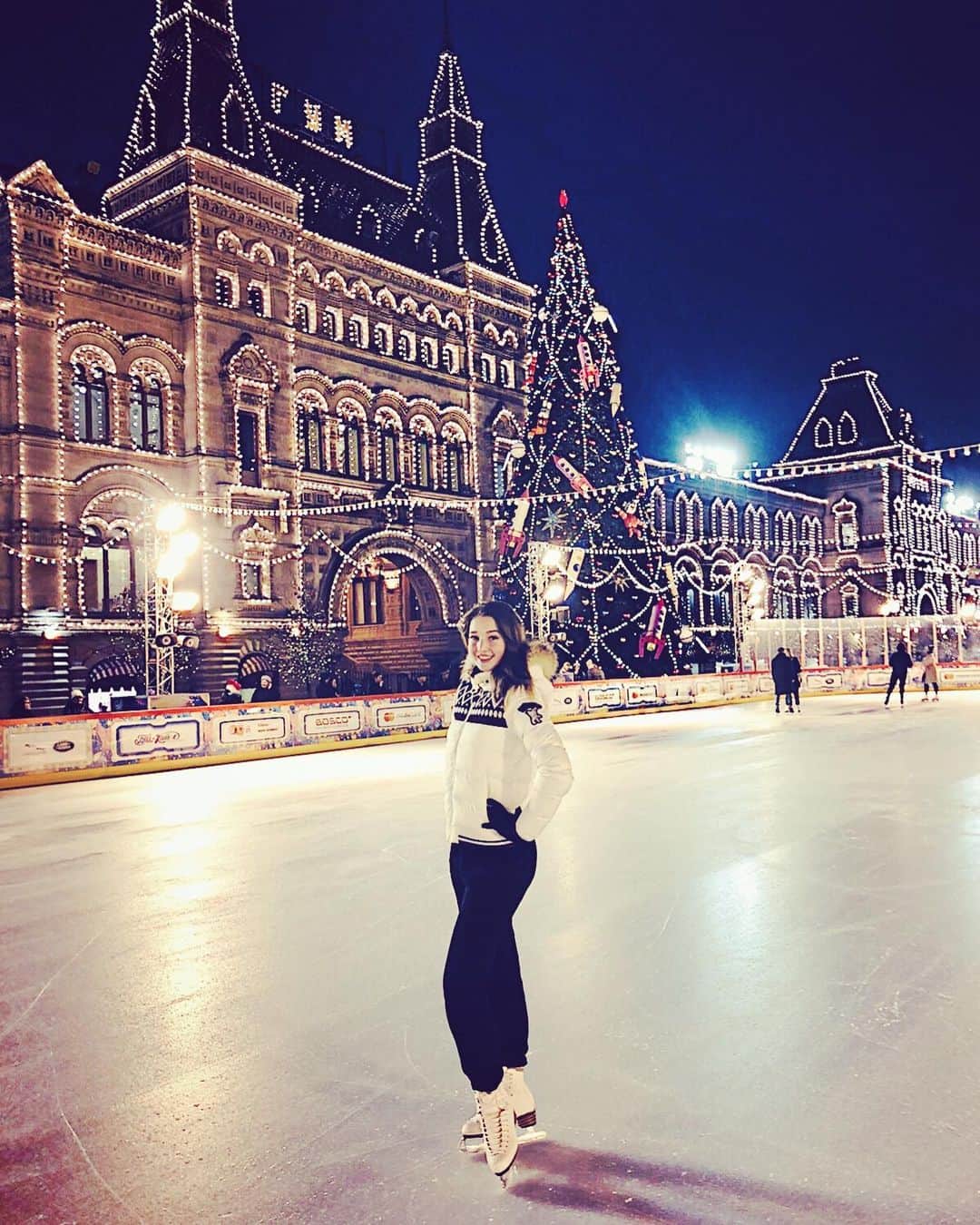 マリア・ソツコワのインスタグラム：「Уличные катки не отпускают🤪😂 #mariyasotskova  #mariasotskova  #marysot」
