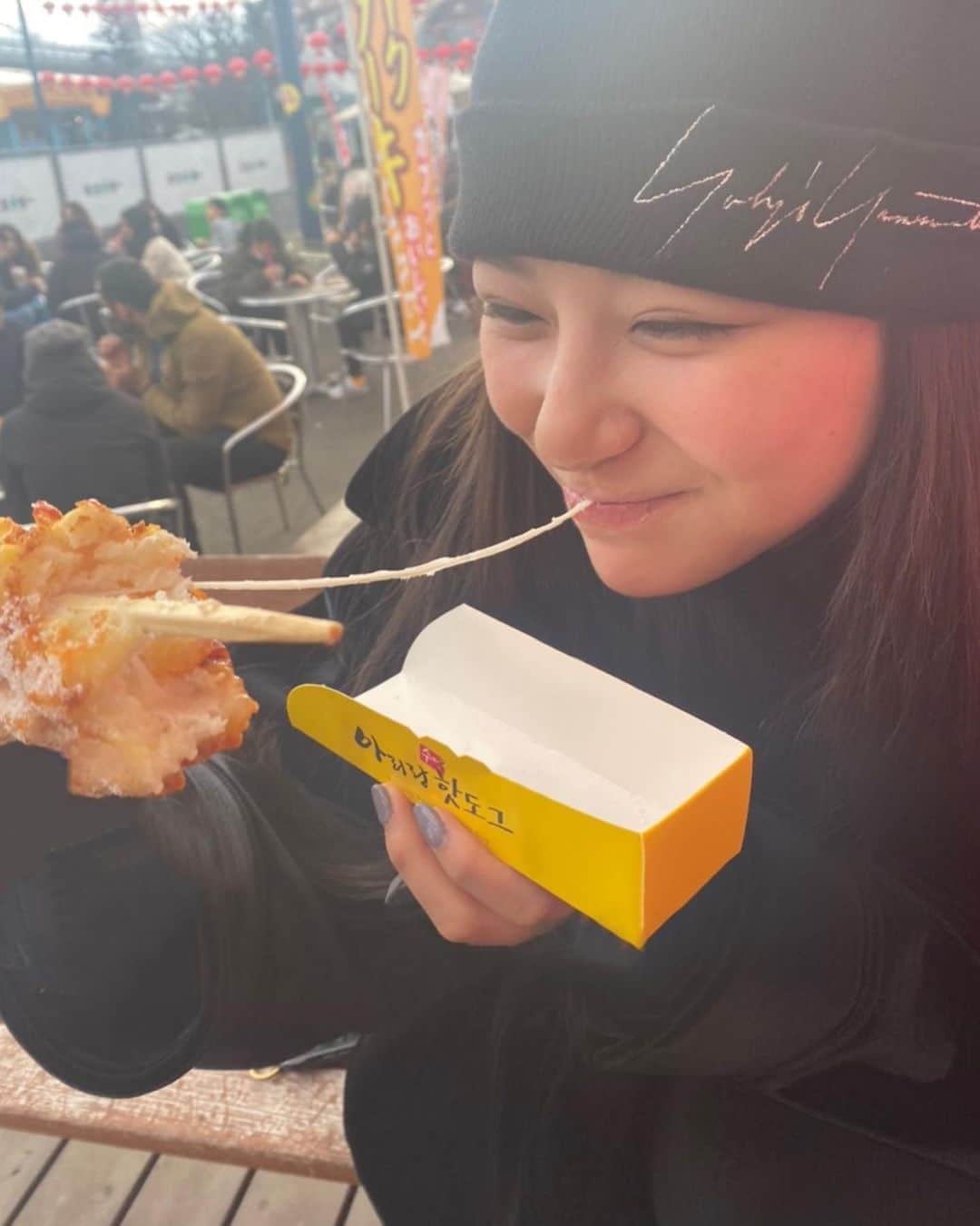 西内まりやさんのインスタグラム写真 - (西内まりやInstagram)「ずっと気になってた。 どんな味がするのかずっと想像してた。 美味しかった。 #ハットグ #のりおくれました」2月4日 0時35分 - mariya_nishiuchi_official