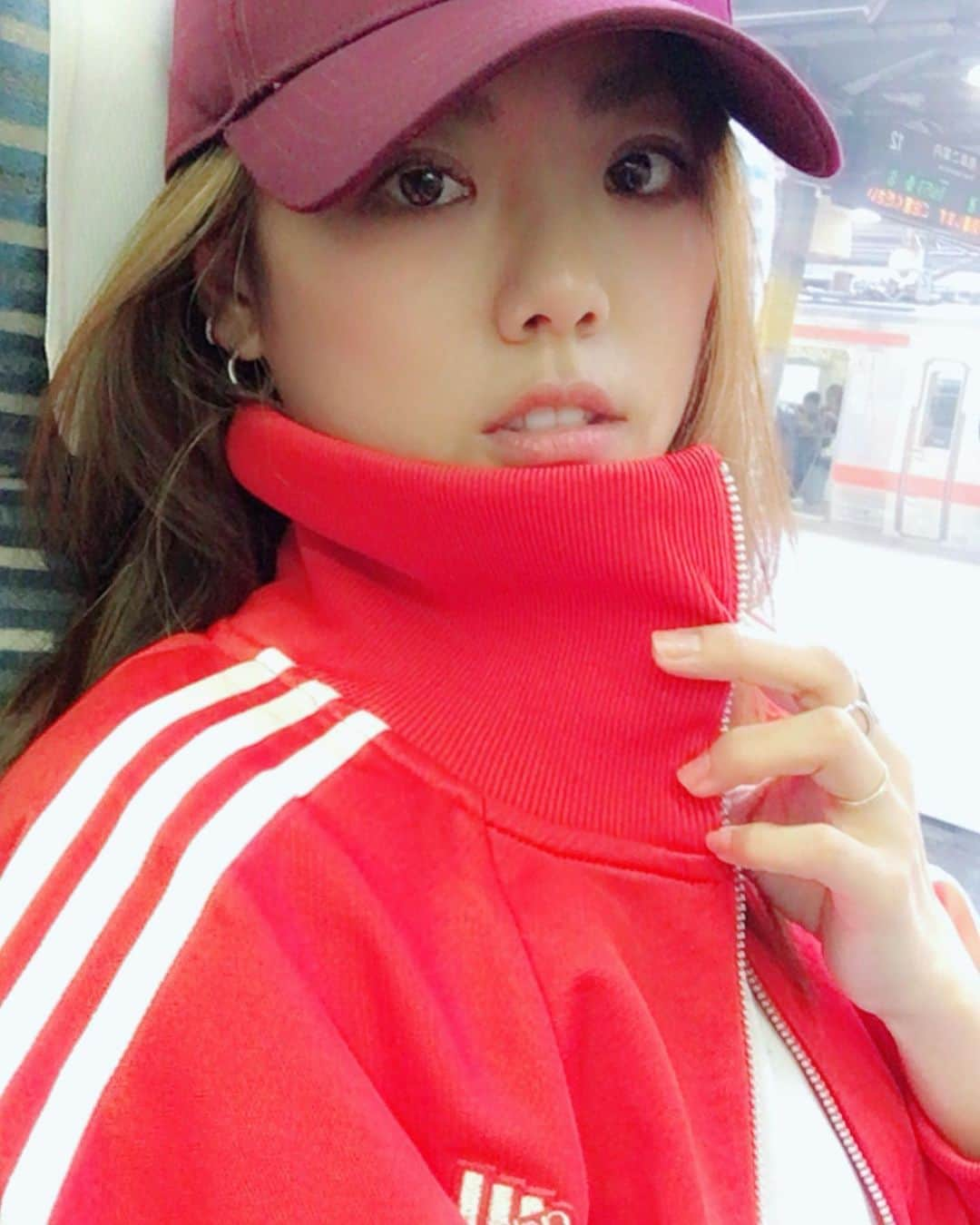 坪井保菜美さんのインスタグラム写真 - (坪井保菜美Instagram)「🌙おやすみ  #goodnight  #adidas #wear #cap」2月4日 0時50分 - honamitsuboi