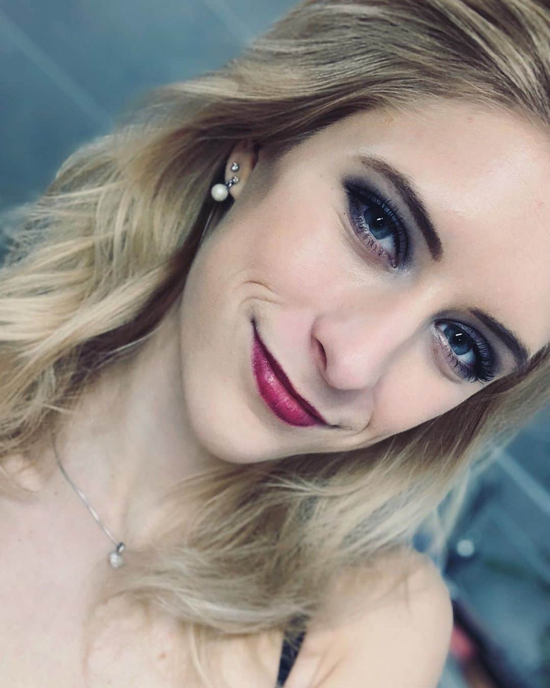 エリスカ・ブレジノワのインスタグラム：「💄 👻」