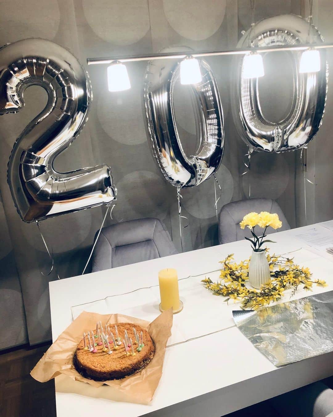 ニルス・ペテルセンのインスタグラム：「Eigentlich ein Sonntag zum Vergessen, aber zu Hause gab‘s eine  Aufmunterung: Kuchen für 200 Bundesliga-Spiele am 02.02.2020 😬👌🏻 Ich bin super stolz! Danke für Euren Support! Jetzt das Spiel in Köln schnell abhaken und weiter geht‘s! #200BundesligaSpiele #Stolz #DankeFürEurenSupport #Kuchen 🍰 #AufmunterungNachKöln #KOESCF #200 #Bundesliga #SCFreiburg #SCF #NP18」