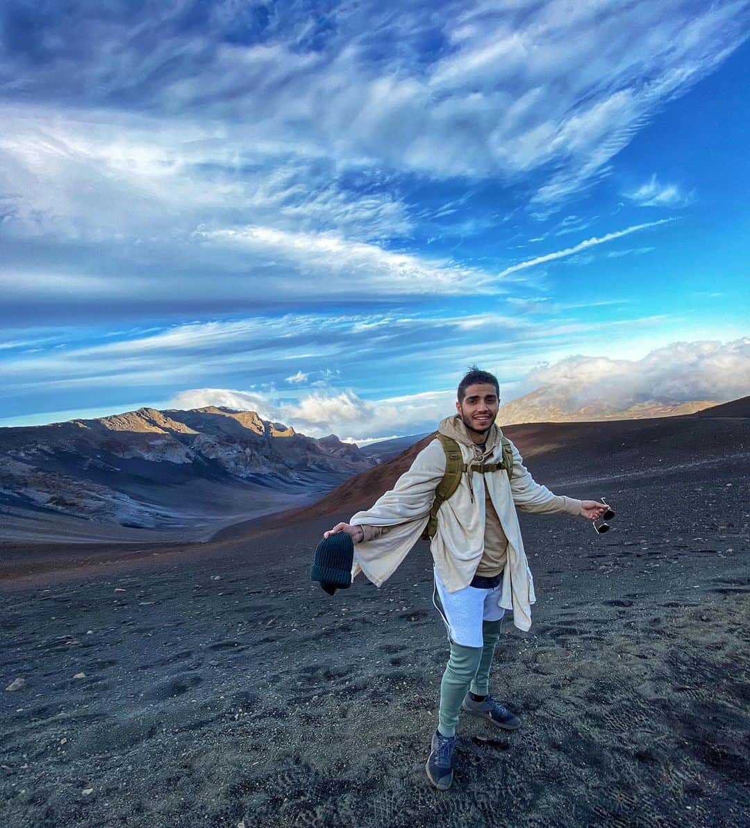メナ・マスードのインスタグラム：「We strive to create like our Creator」