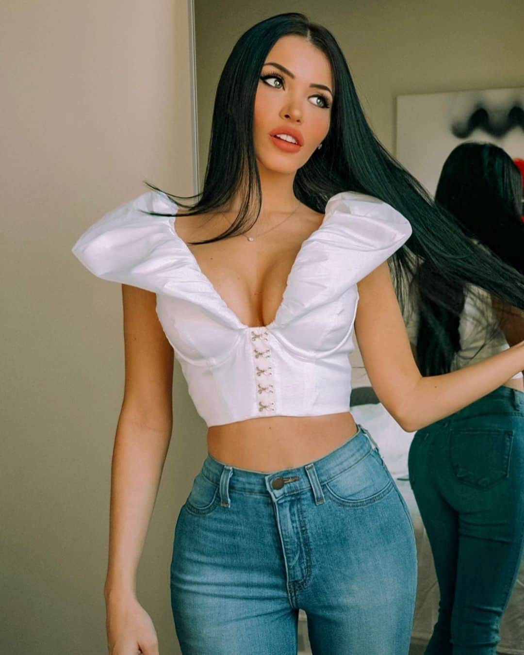 Claudia Alendeさんのインスタグラム写真 - (Claudia AlendeInstagram)「My Valentines likes me best in @ohpolly #bygirlsforvalentines」2月4日 3時41分 - claudiaalende