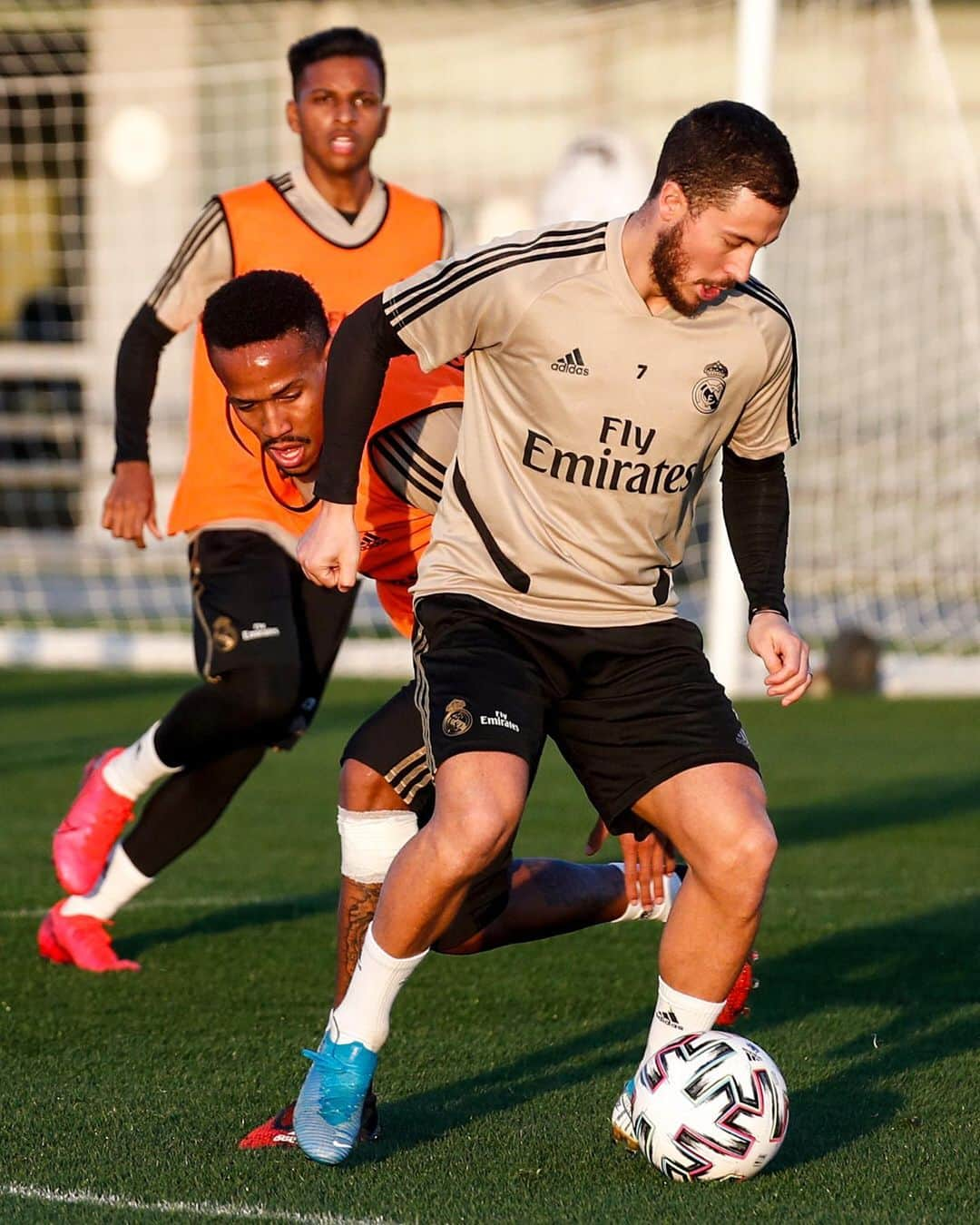 レアル・マドリードさんのインスタグラム写真 - (レアル・マドリードInstagram)「☀💪 Training in the evening glow. Entrenamiento de tarde. #RMCity | #HalaMadrid」2月4日 6時20分 - realmadrid