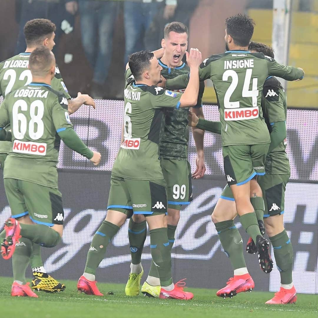 アルカディウシュ・ミリクのインスタグラム：「Noi ci siamo! Che bello tornare a segnare e vincere... questo e’ il Napoli💪💪 Here we are! How cool to go back to scoring and win ... this is Napoli💪💪 Dobrze znów strzelać bramki i wygrywać. To jest Napoli 💪💪」