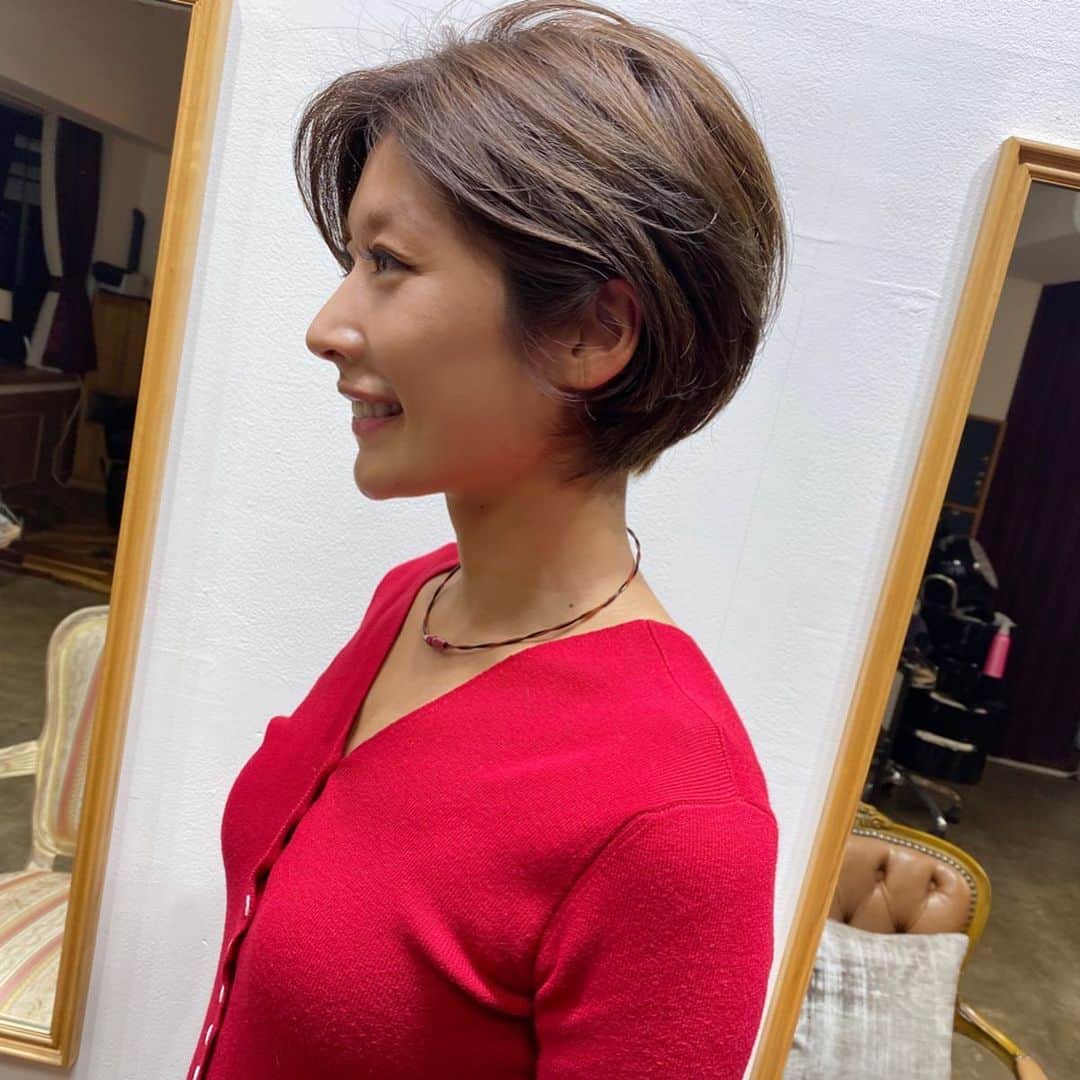 西谷綾子のインスタグラム：「✴︎ いつもざっくり希望を伝えて あとはお任せー☺️✨‼️ 毎回お気に入りのヘアースタイルとカラーに💞😋🙌 大満足っっ😆 @takada_koh  いつもありがとうございます✌️🌈 ・ @regilo_omotesando  5周年🎊おめでとうございます😍 #Regilo #レジーロ #表参道 #今日は #立春 🌸🌸🌸」