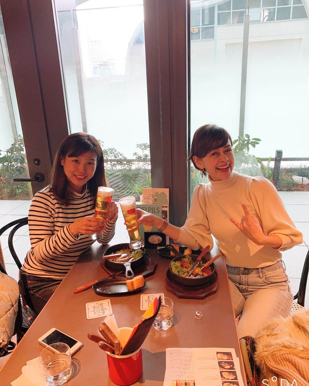 トムセン陽子さんのインスタグラム写真 - (トムセン陽子Instagram)「チア仲間と喋りまくりマクリスティなランチ。アゴと肺と腹筋が、痛い（爆） . . . #仲間 #もはや家族 #最高の息抜き #日本橋」2月4日 17時10分 - yokothomsen