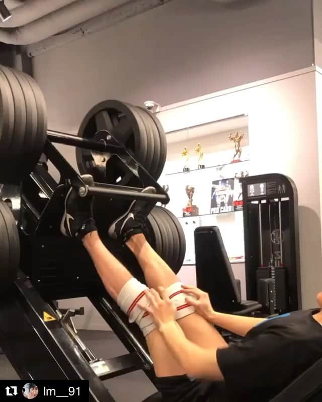 プニエル のインスタグラム：「360Kg ! Of course only half reps and the help of my hands though! I hate leg day! 🤬 also... why do I sound like scooby-doo  at the end? Wtf?! 🤔😂😅 360Kg! 반 렢 하고 손 도움 했지만! ㅋㅋ 하체 제일 안 좋아해요 형! 하체 싫어요! ㅋㅋㅋㅋㅋㅋ 그리고 마지막에 내 목소리 왜 저래..? 스쿠비 두 인줄... 🤔😂😅 #Repost @lm__91 ・・・ 하체운동을 제일 좋아하는 프니」